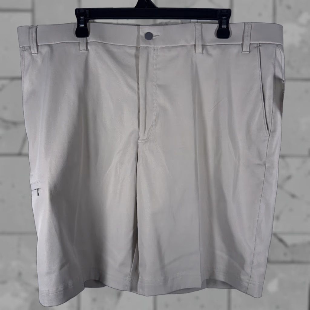 Callaway NWT Callaway Active Waistband Beige Shorts Mens Size 40 Regular 10" Inseam Chino Beige Mens Size US 40 / EU 56 - 1 Thumbnail