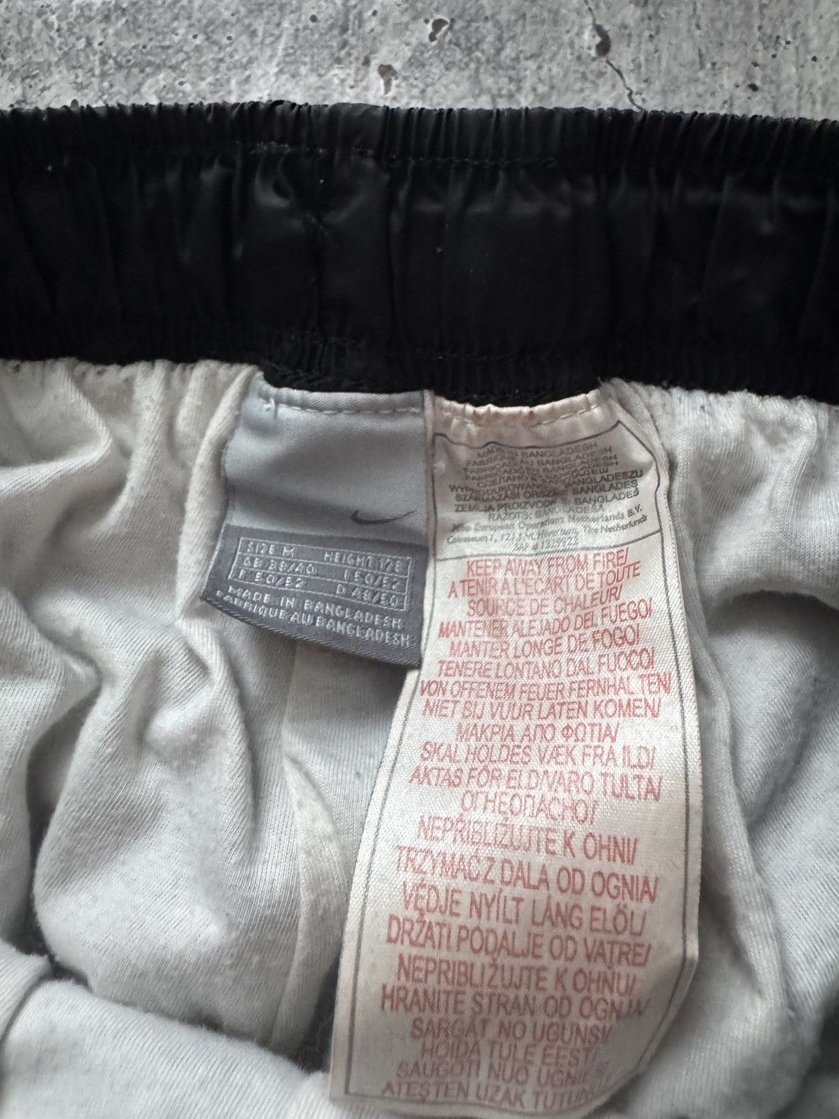 Nike Nike Vintage Nylon Pants Joggers Y2K Drill Streetwear Size M Size US 32 / EU 48 - 8 Thumbnail