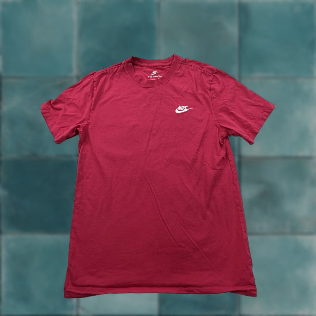 Nike Nike Shirt Womens Small Red Short Sleeve Front Mini Logo Sportswear Club Tee Size S / US 4 / IT 40 - 1 Thumbnail