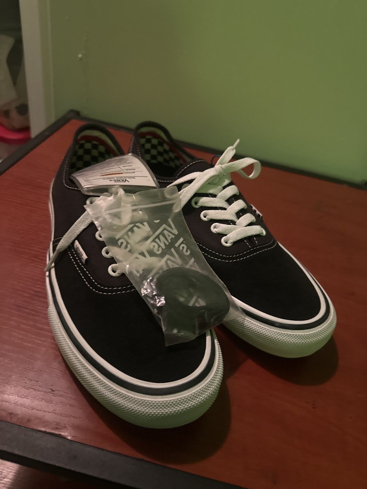 Supreme × Vans Supreme Vans sample pair Size US 9 / EU 42 - 5 Thumbnail