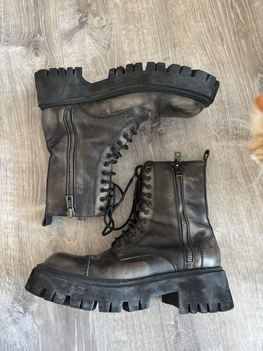 Balenciaga Balenciaga Tractor Boot - Aged Effect Leather Size US 9 / EU 42 - 2 Thumbnail