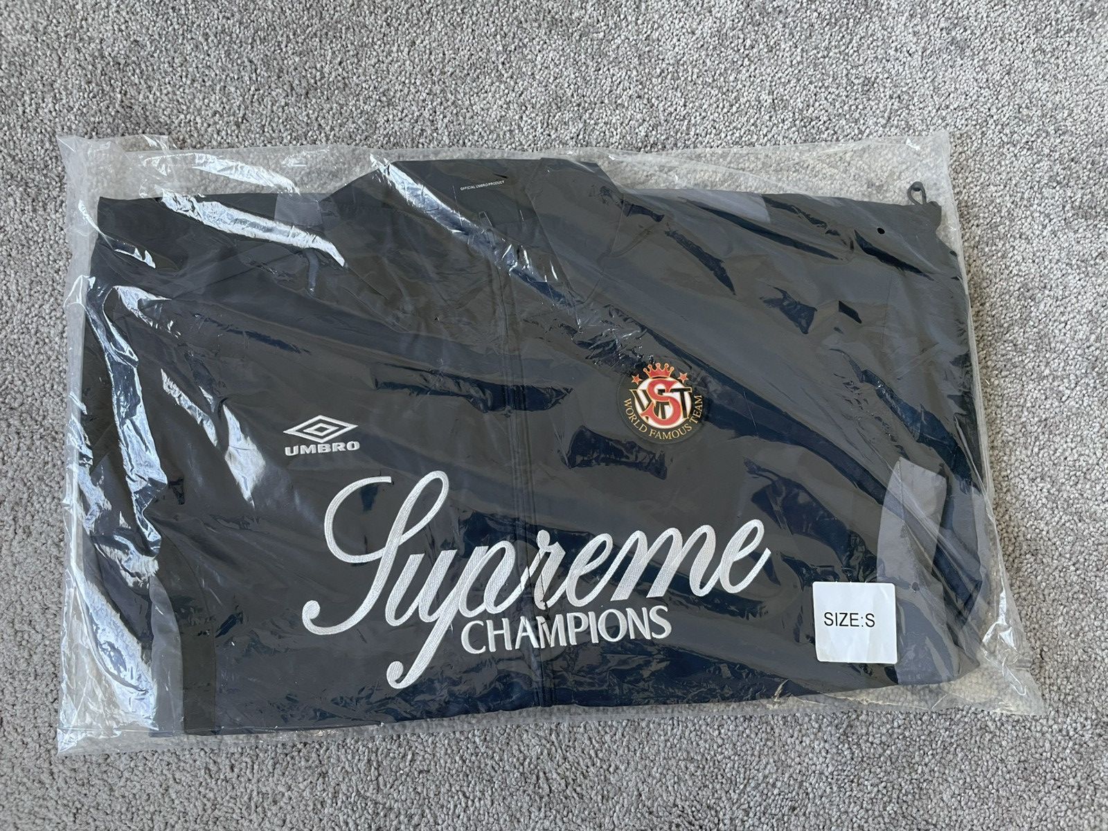 Supreme × Umbro Supreme x Umbro Gradient Track Jacket Black Small Size US S / EU 44-46 / 1 - 1 Thumbnail