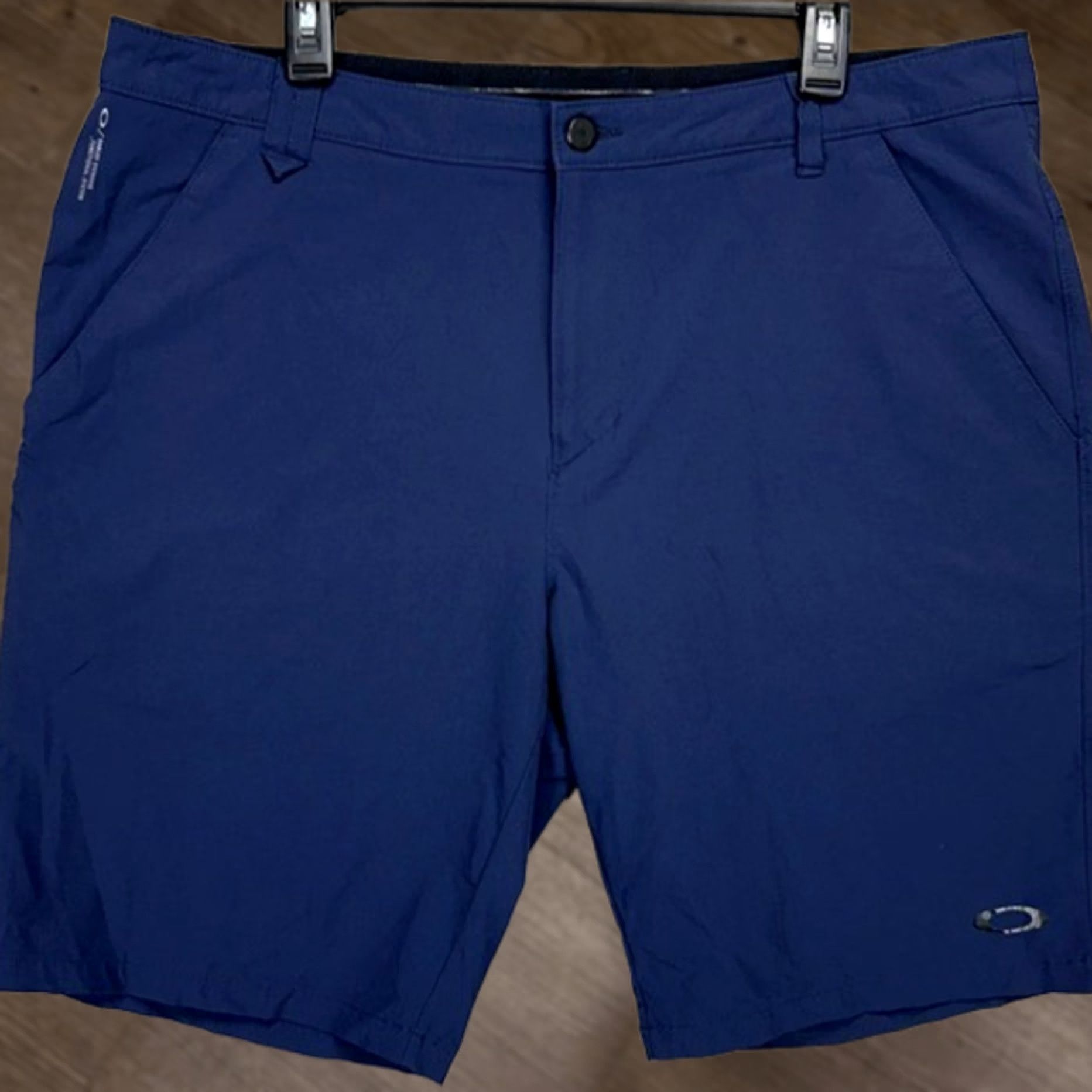 Oakley VINTAGE Oakley Men Golf Shorts 40 Navy Blue Chino Regular Fit Flat Front Athletic Logo Size US 40 / EU 56 - 1 Thumbnail