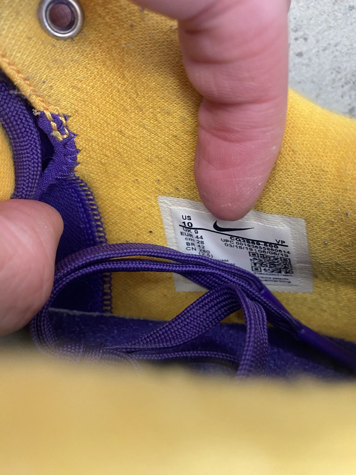 Nike × Undefeated Undefeated Kobe 4 Protro Los Angeles Lakers Size US 10 / EU 43 - 3 Thumbnail