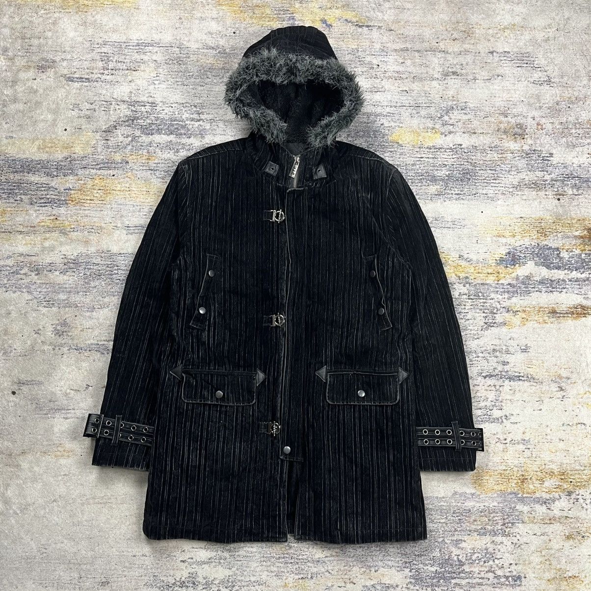 In The Attic In the attic trim fur parka bondage parka jacket vkei style Size US L / EU 52-54 / 3 - 1 Thumbnail