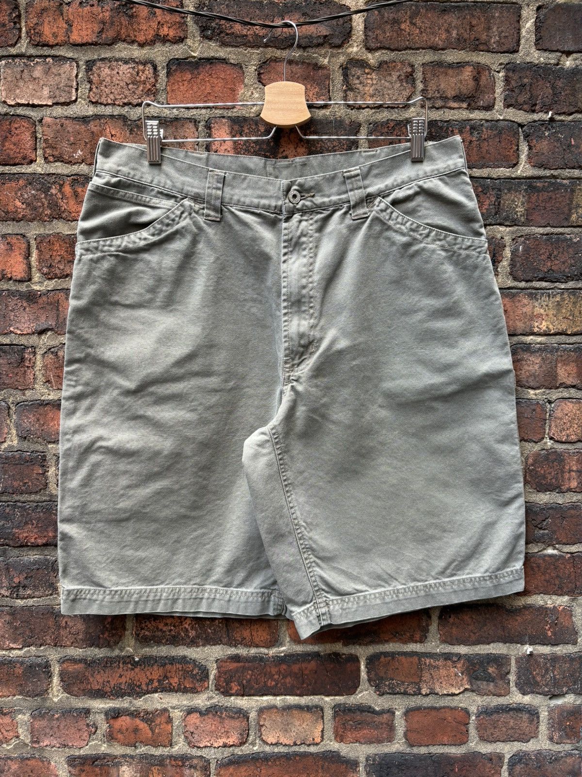 Old Navy × Vintage Vintage Y2K Khaki Green Baggy Work Shorts Size US 37 - 1 Thumbnail
