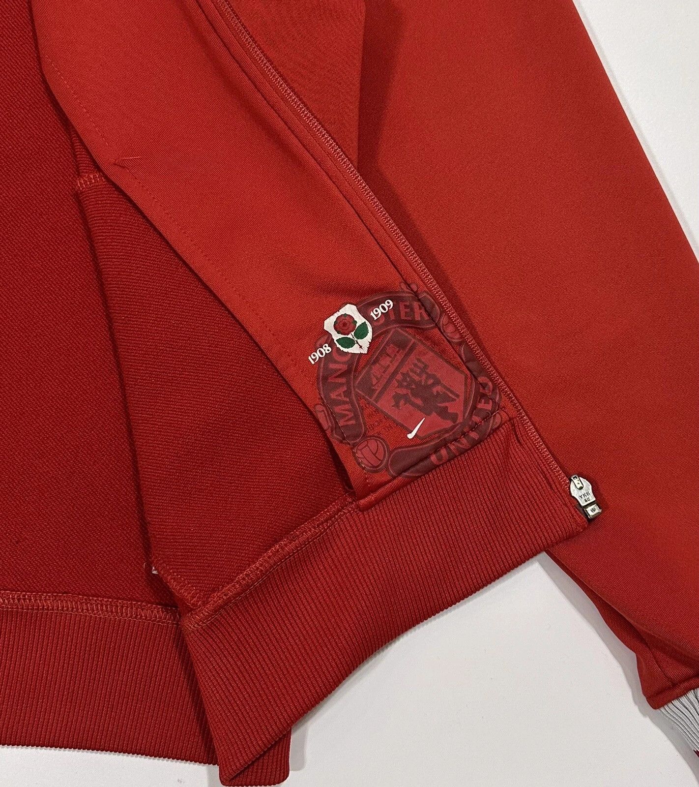 Nike Manchester United 1909 FA Cup Rose Track Top Size M Red Size US M / EU 48-50 / 2 - 8 Thumbnail