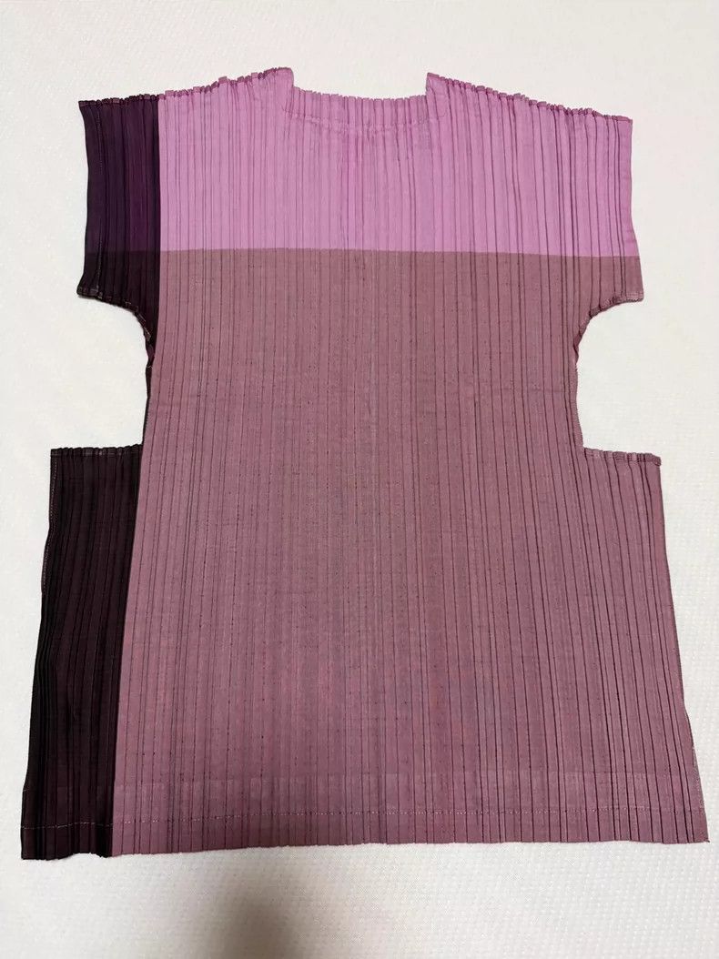 Issey Miyake Issey Miyake size:2 Medieval mainline pink pleated short-s Size M / US 6-8 / IT 42-44 - 3 Thumbnail