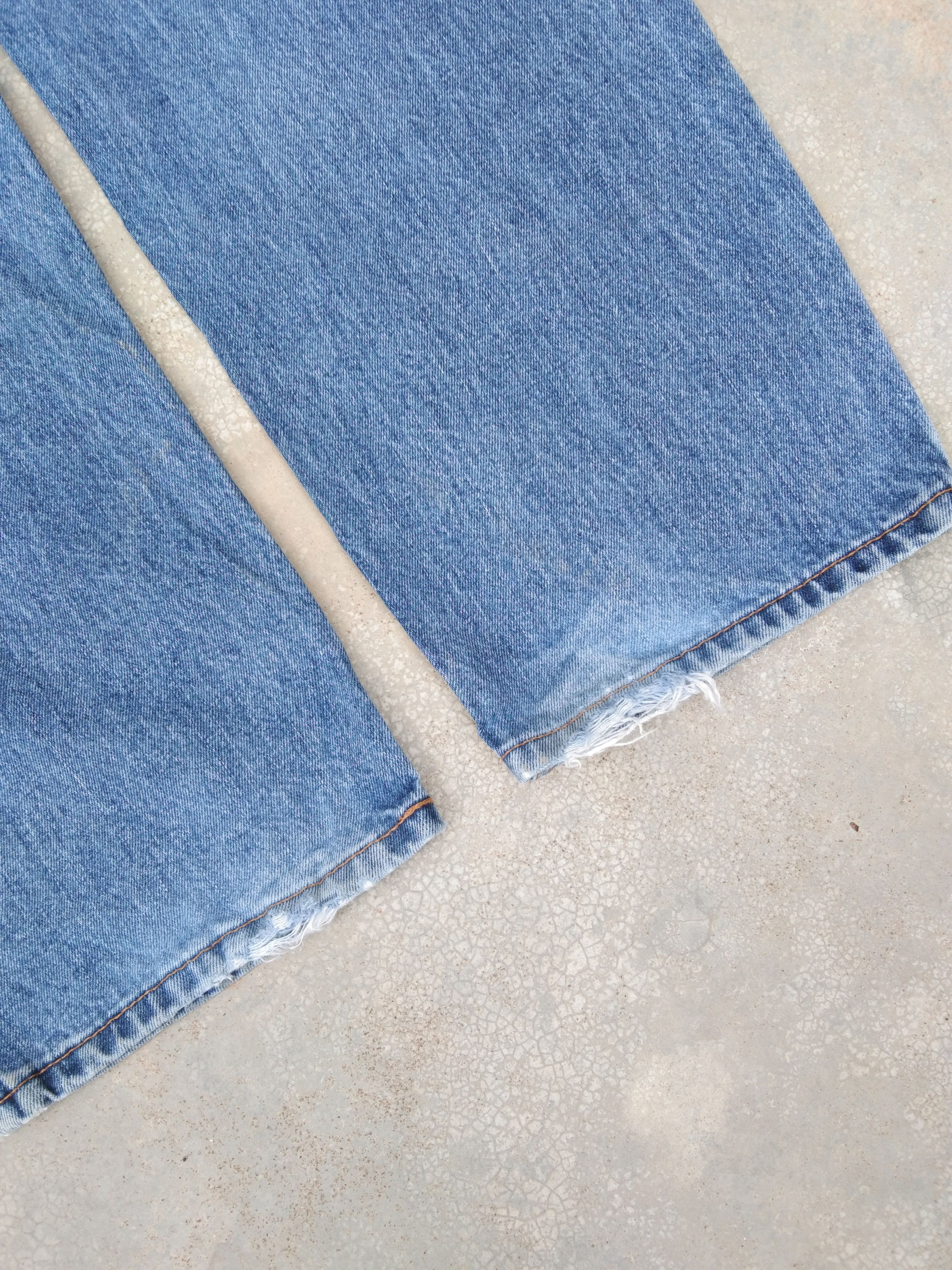 Levi's Vintage Levi's Jeans 550 Light Blue Wash Denim 38x34 Size US 38 / EU 54 - 5 Thumbnail