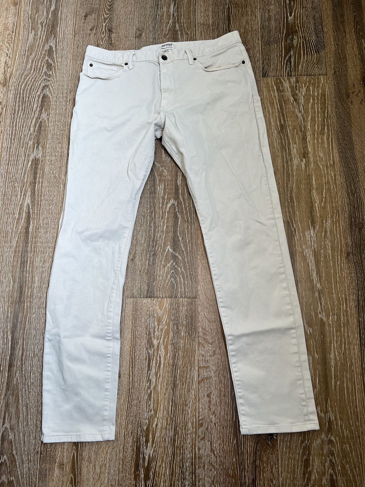Todd Snyder Todd snyder cream slim fit 5 pocket stretch jeans Size US 36 / EU 52 - 1 Thumbnail