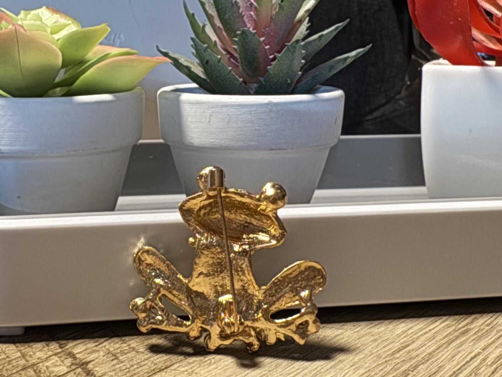 The Unbranded Brand Gold Tone Rhinestone Frog Brooch Pin Size ONE SIZE - 2 Thumbnail