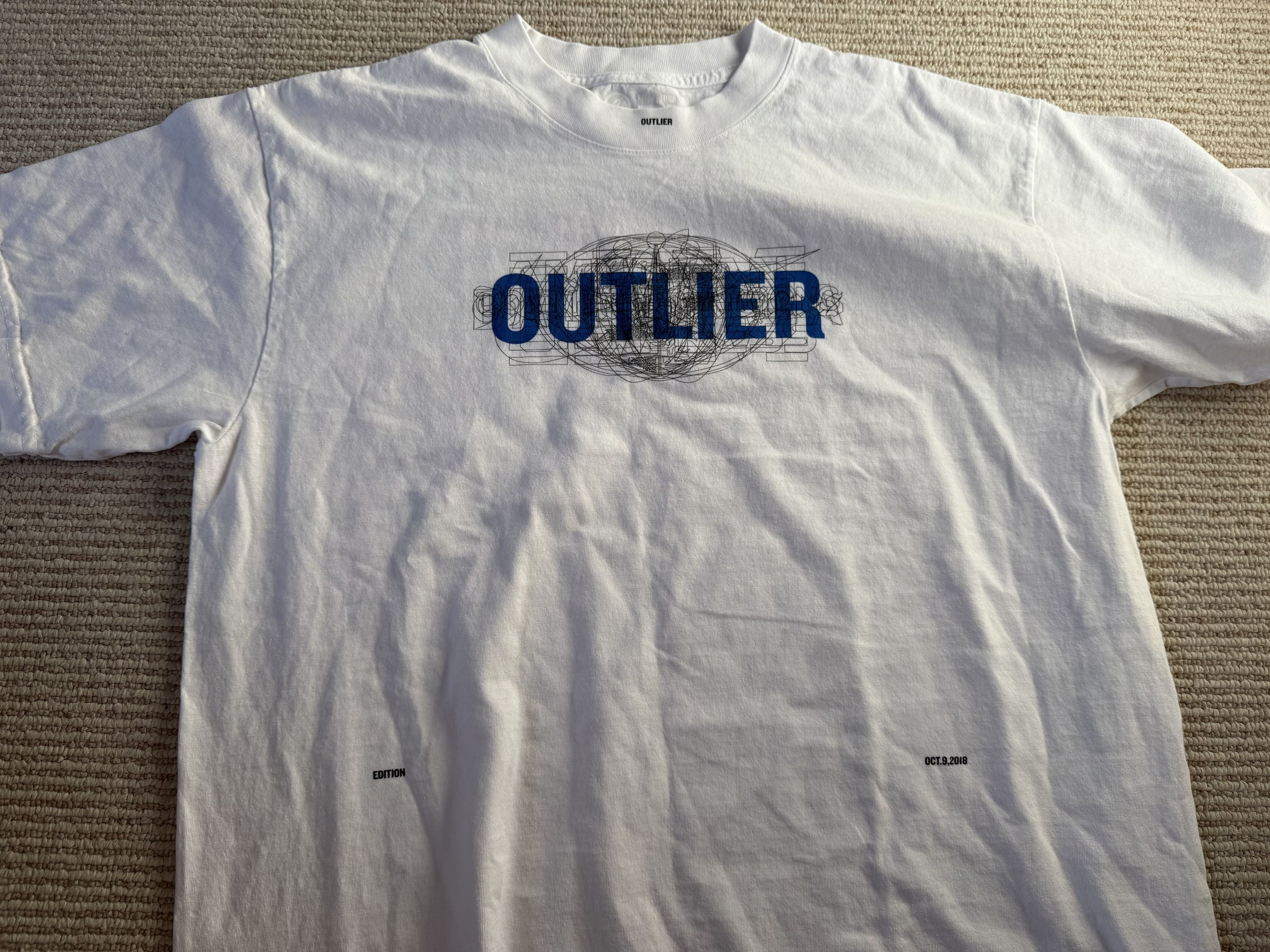 Outlier Oct. 9, 2018 t-shirt Size US L / EU 52-54 / 3 - 2 Thumbnail