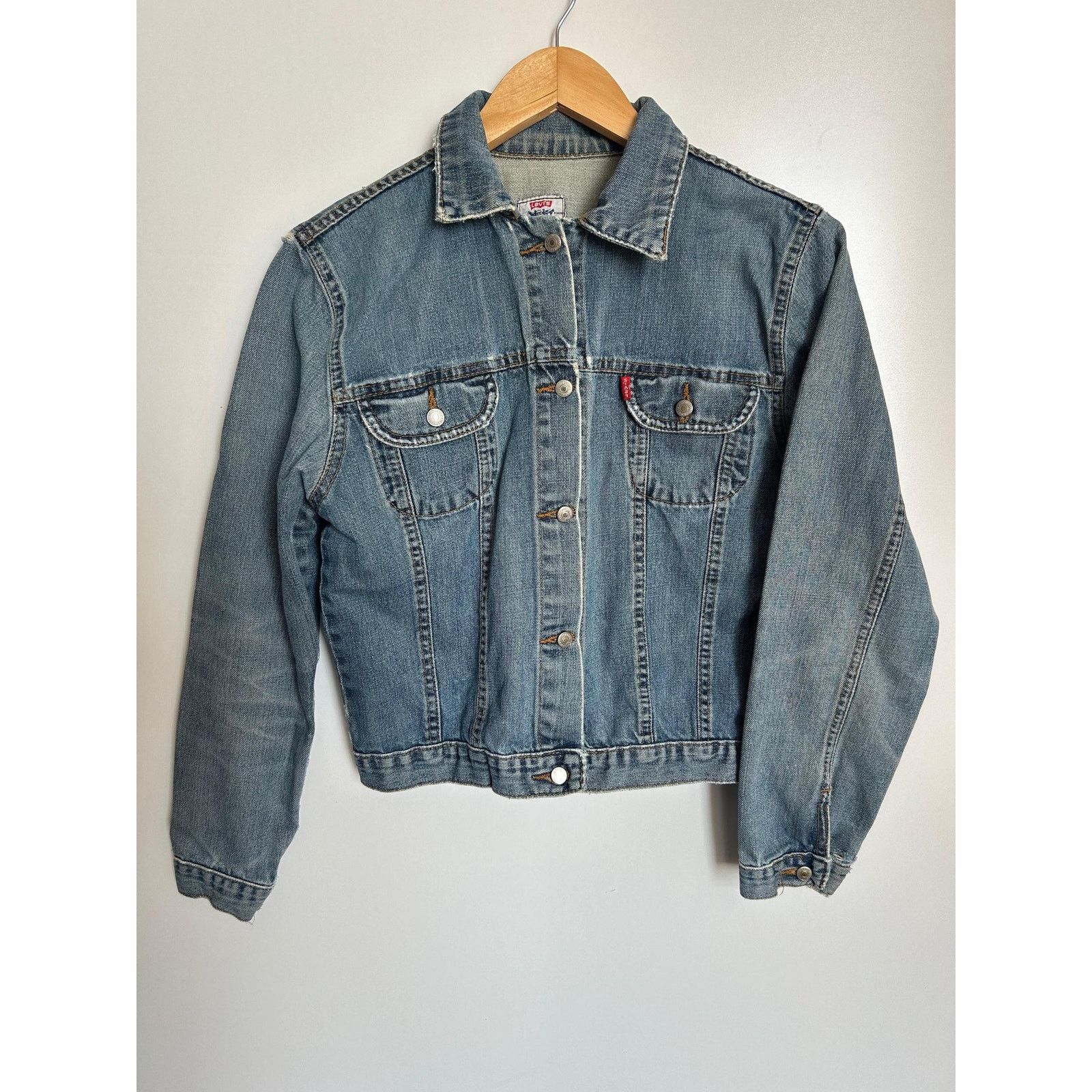 Levi's Levi's Cropped Denim Jacket M - Light Wash Red Tab Vintage Size US M / EU 48-50 / 2 - 2 Thumbnail
