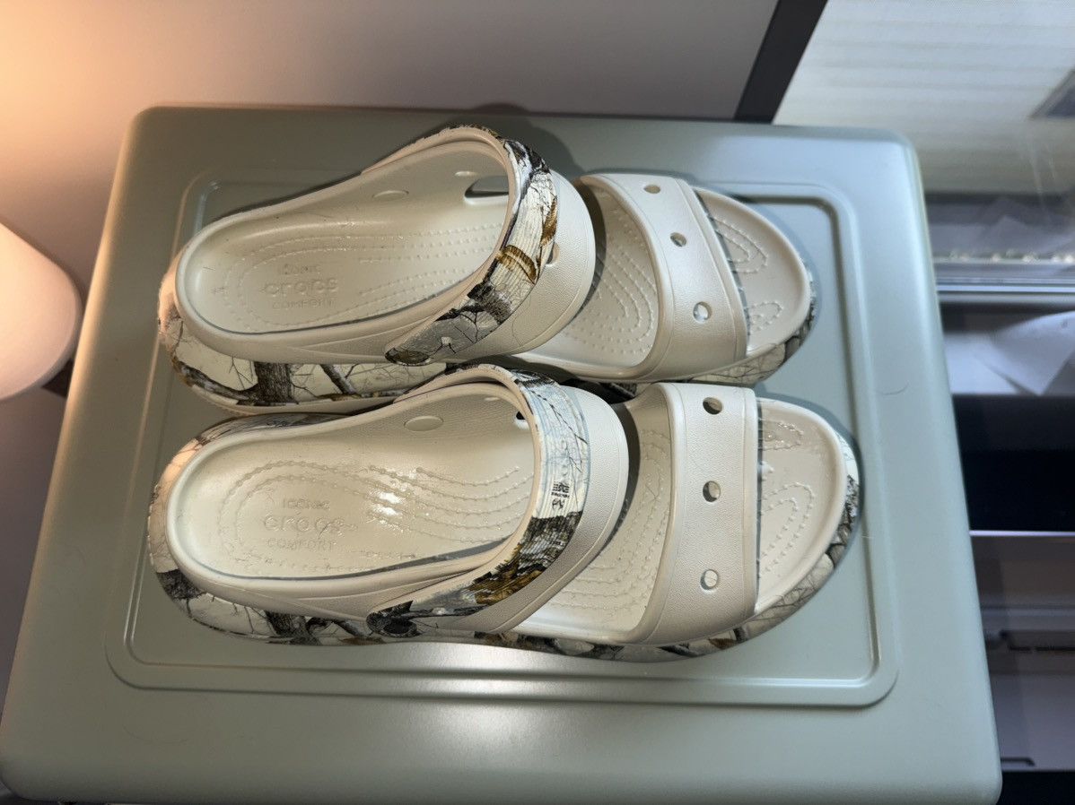 Crocs crocs classic mega crush realtree sandals Size US 11 / EU 44 - 2 Thumbnail