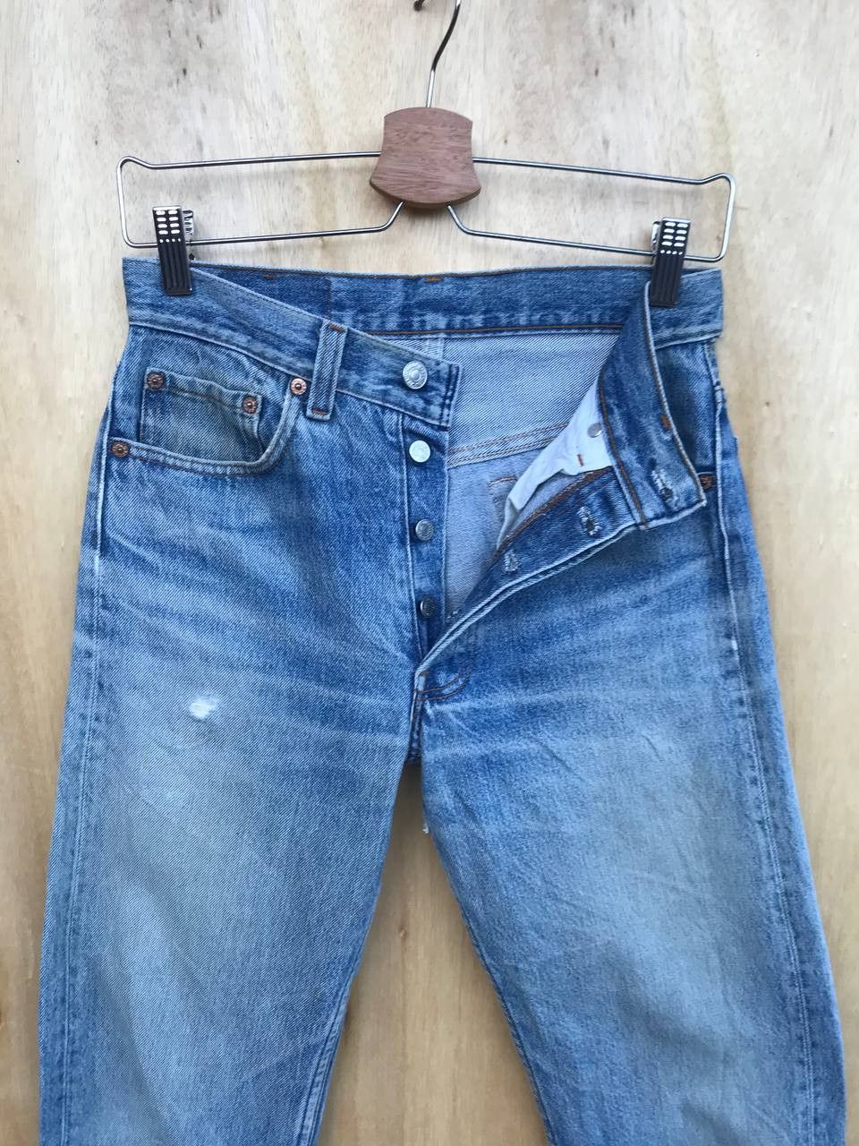 Levi's VINTAGE 1989 LEVIS 501 DISTRESSED JEAN LIGHWASH W27X30 Size US 27 - 7 Thumbnail