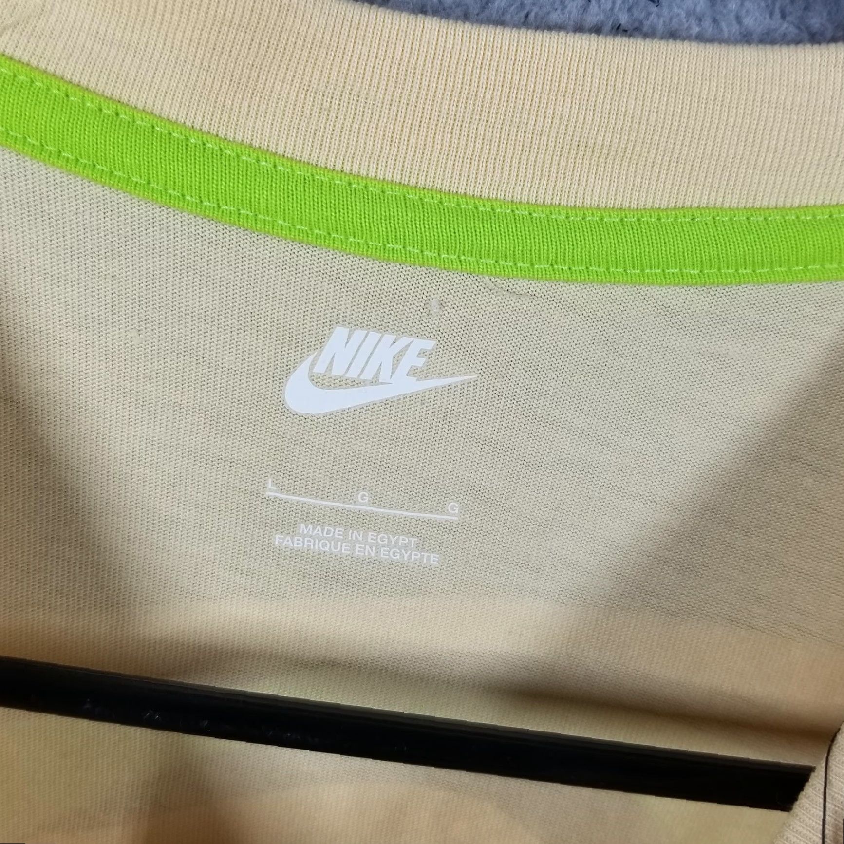 Nike Nike T-Shirt Mens Large Short Sleeve Graphic Print Summer Streetwear Pale Vanilla Size US L / EU 52-54 / 3 - 5 Thumbnail