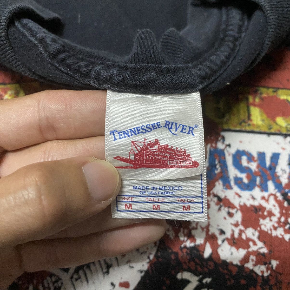 Expert Horror × Vintage Vintage Barrow Alaska Toy of The World T Shirt Size US M / EU 48-50 / 2 - 3 Thumbnail