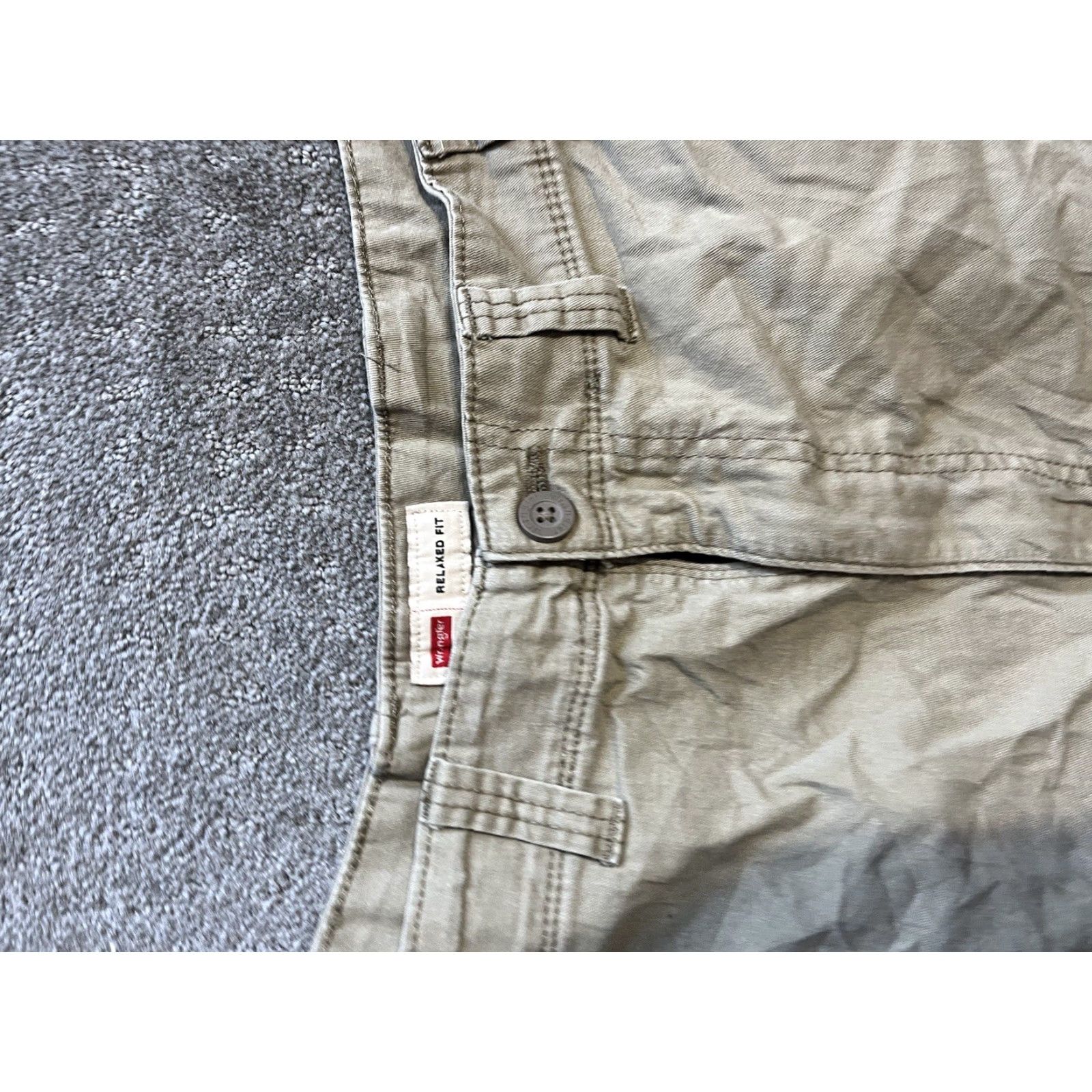 Wrangler VINTAGE Wrangler Men's Cargo Shorts Size 44 Relaxed Fit Beige Canvas Casual Travel Workwear Size US 44 / EU 60 - 3 Thumbnail