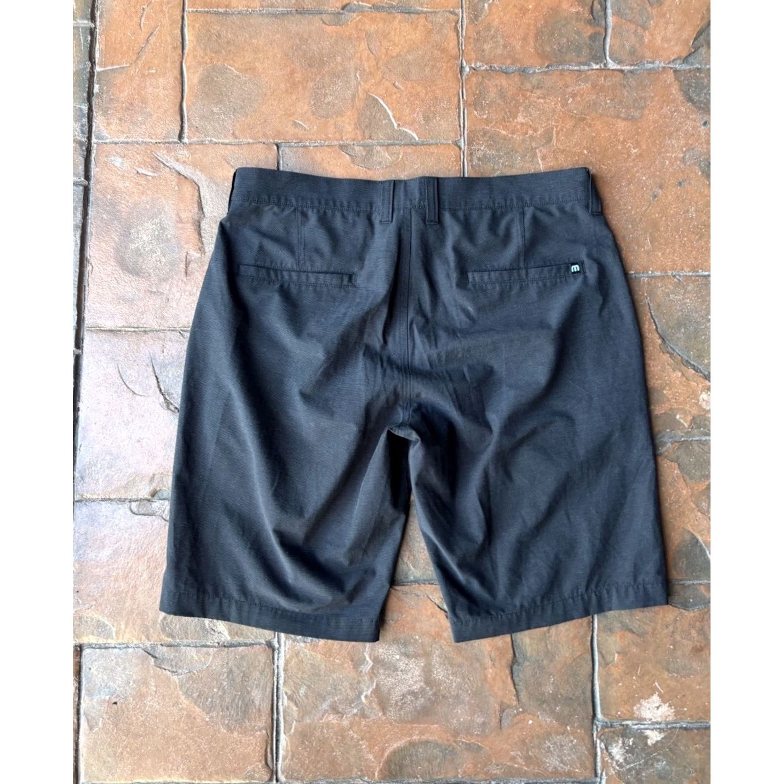 TravisMathew Travis Mathew Performance Golf Shorts Mens 32 Black Lightweight Casual Size US 32 / EU 48 - 3 Thumbnail