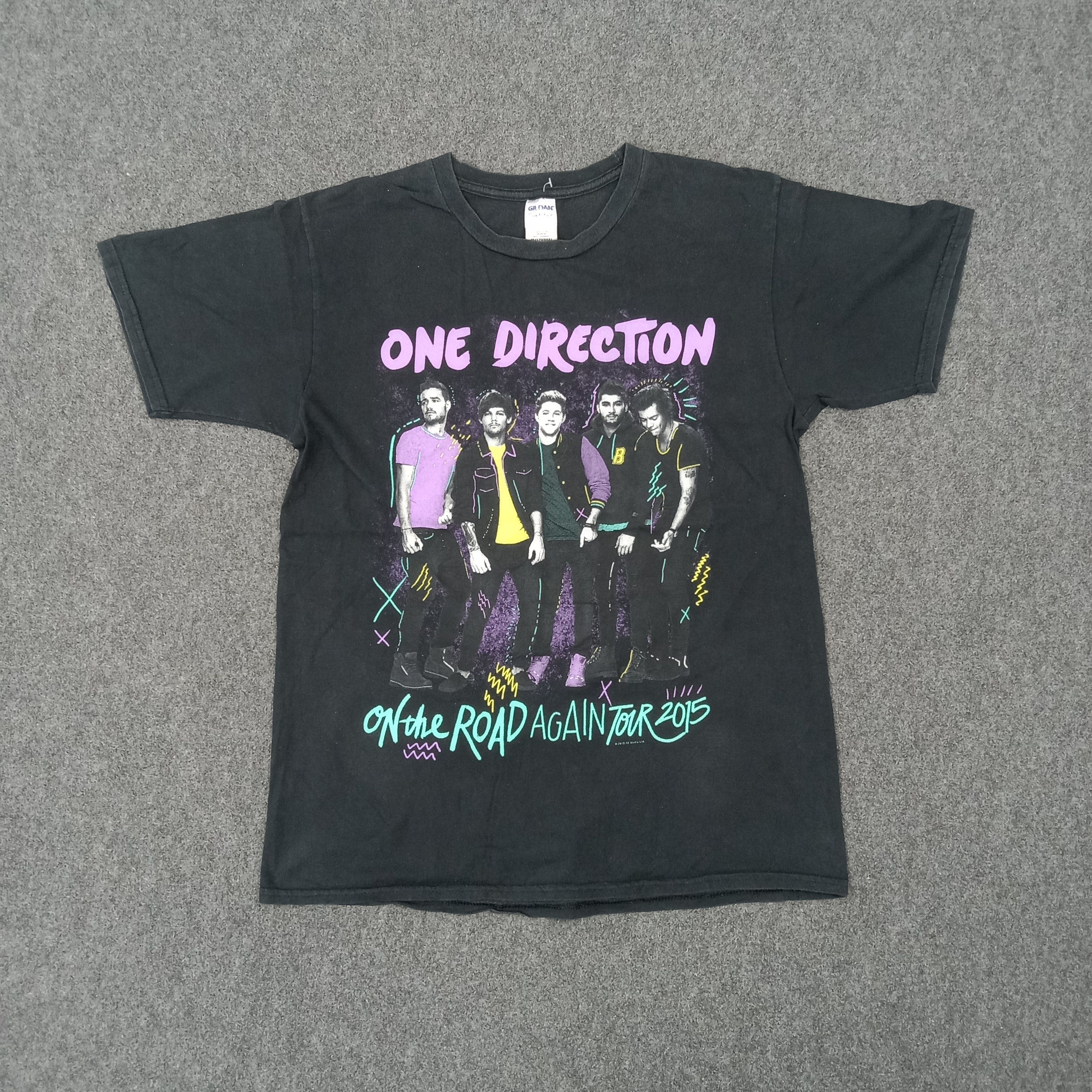 Band Tees One Direction On The Road Again Tour Band Tshirt C267N54 Size US M / EU 48-50 / 2 - 1 Thumbnail