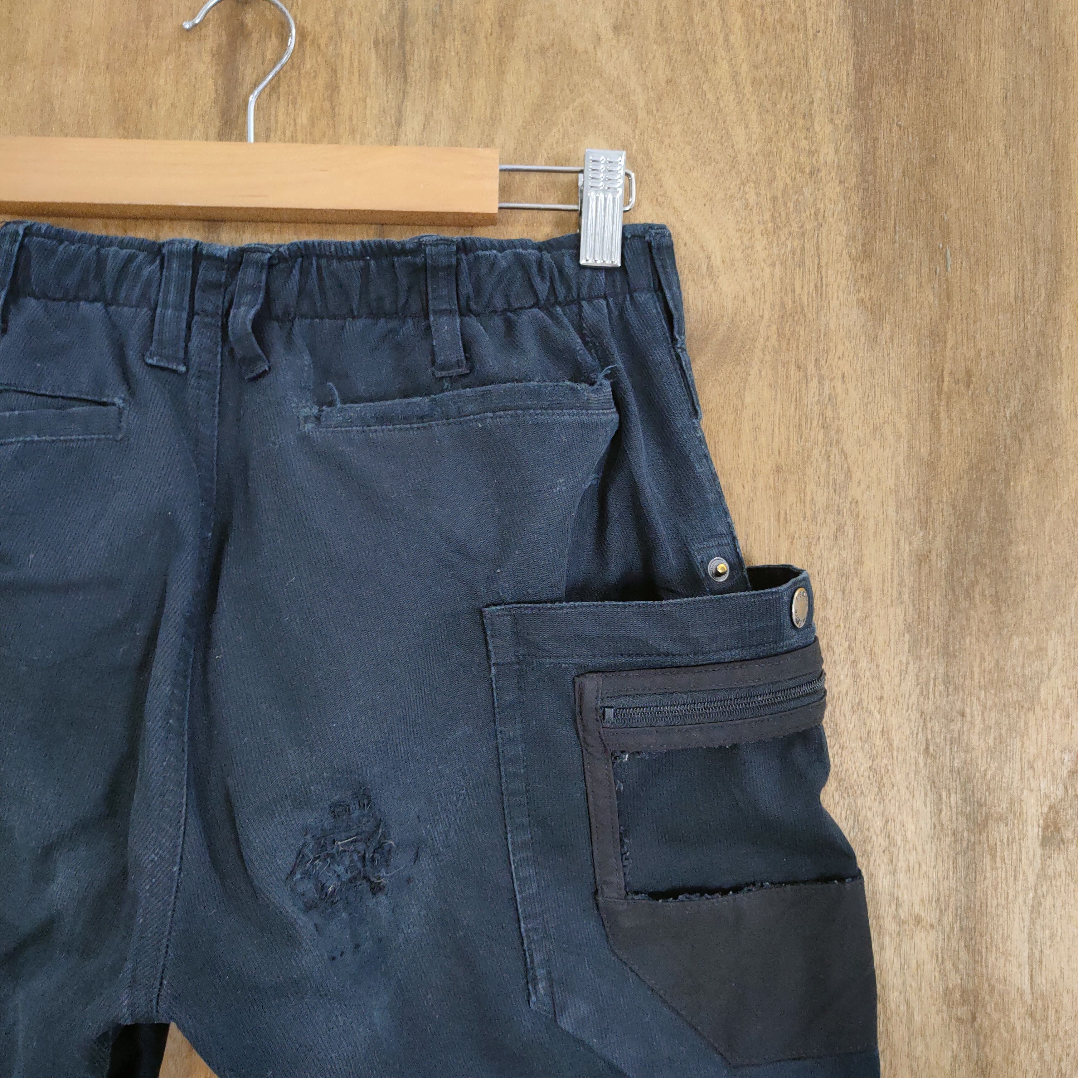 Japanese Brand VINTAGE JAPANESE BRAND BLACK DISTRESSED CARGO PANTS Size US 29 - 10 Thumbnail