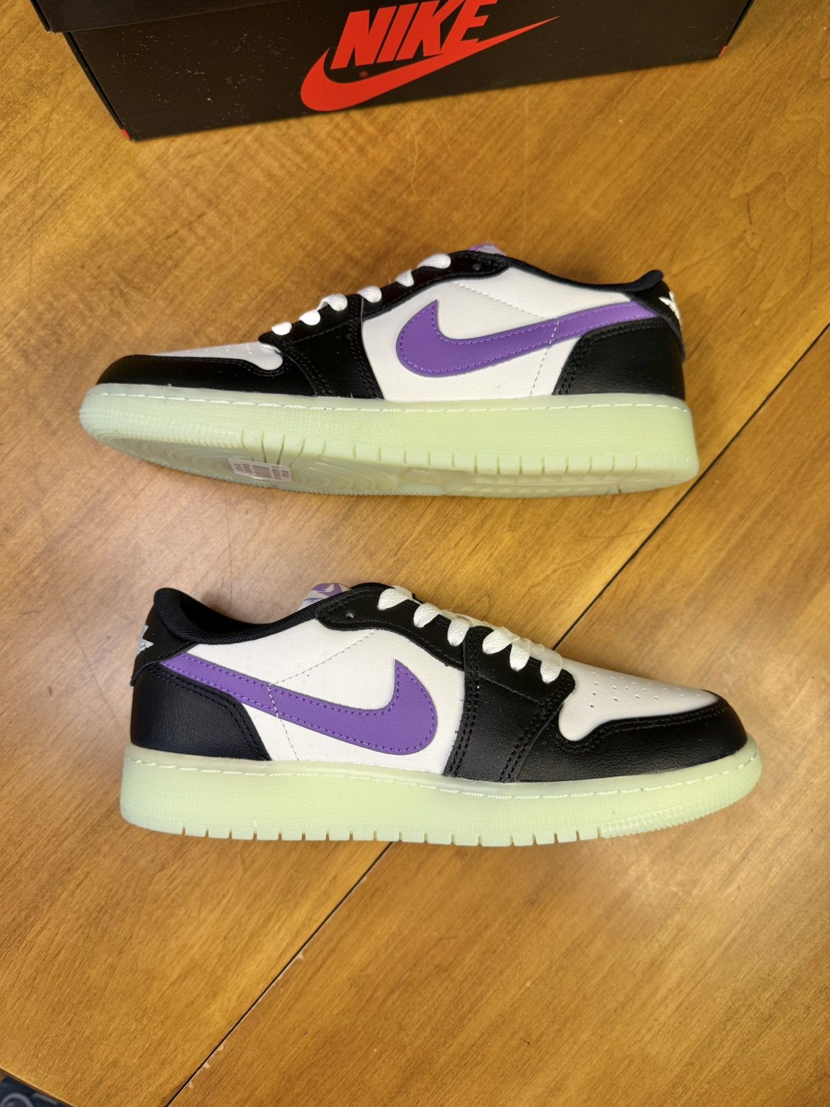 Nike New Nike Air Jordan 1 Retro Low OG HF0410-001 6Y Size US 6 / EU 39 - 5 Thumbnail