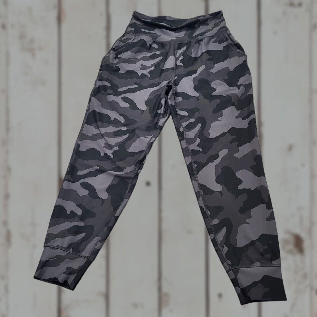 Old Navy Old Navy Active Joggers Women’s Size Large Gray Camouflage Powersoft High-Rise Go-Dry Size 36" / US 14 / IT 50 - 1 Thumbnail