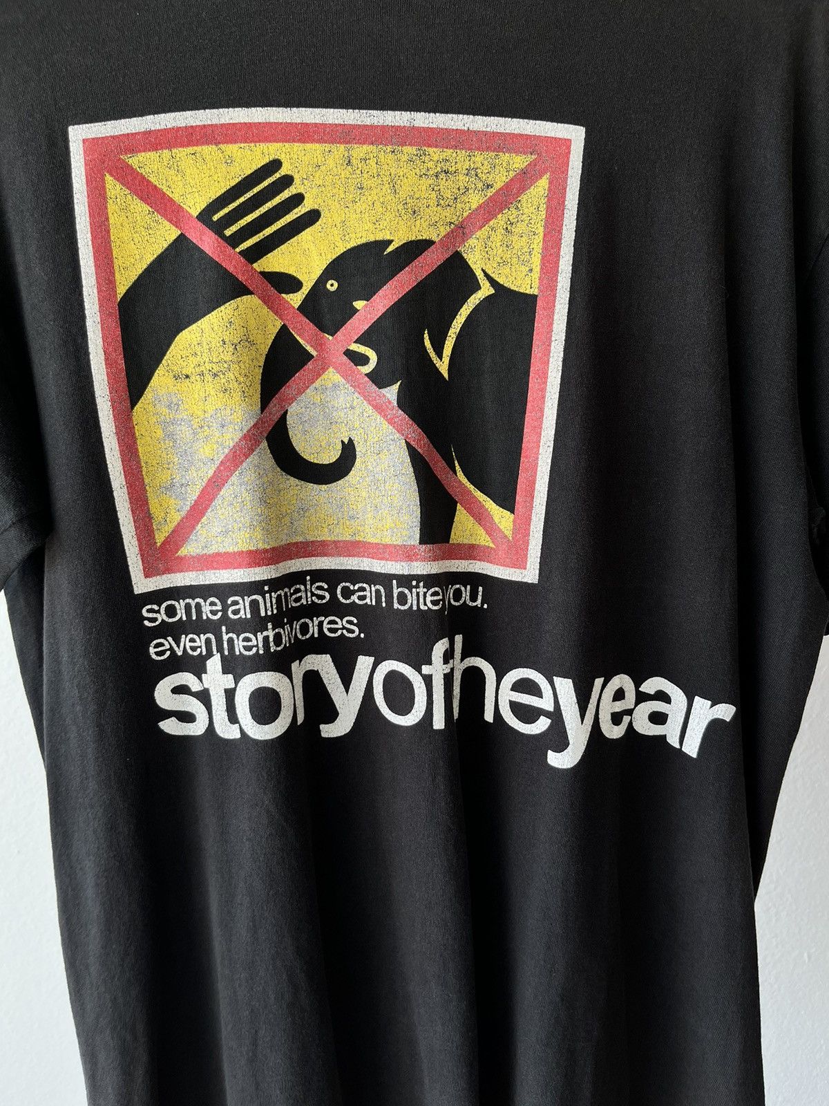 Vintage Vintage Y2K Story Of The Year Tee Size US M / EU 48-50 / 2 - 2 Thumbnail