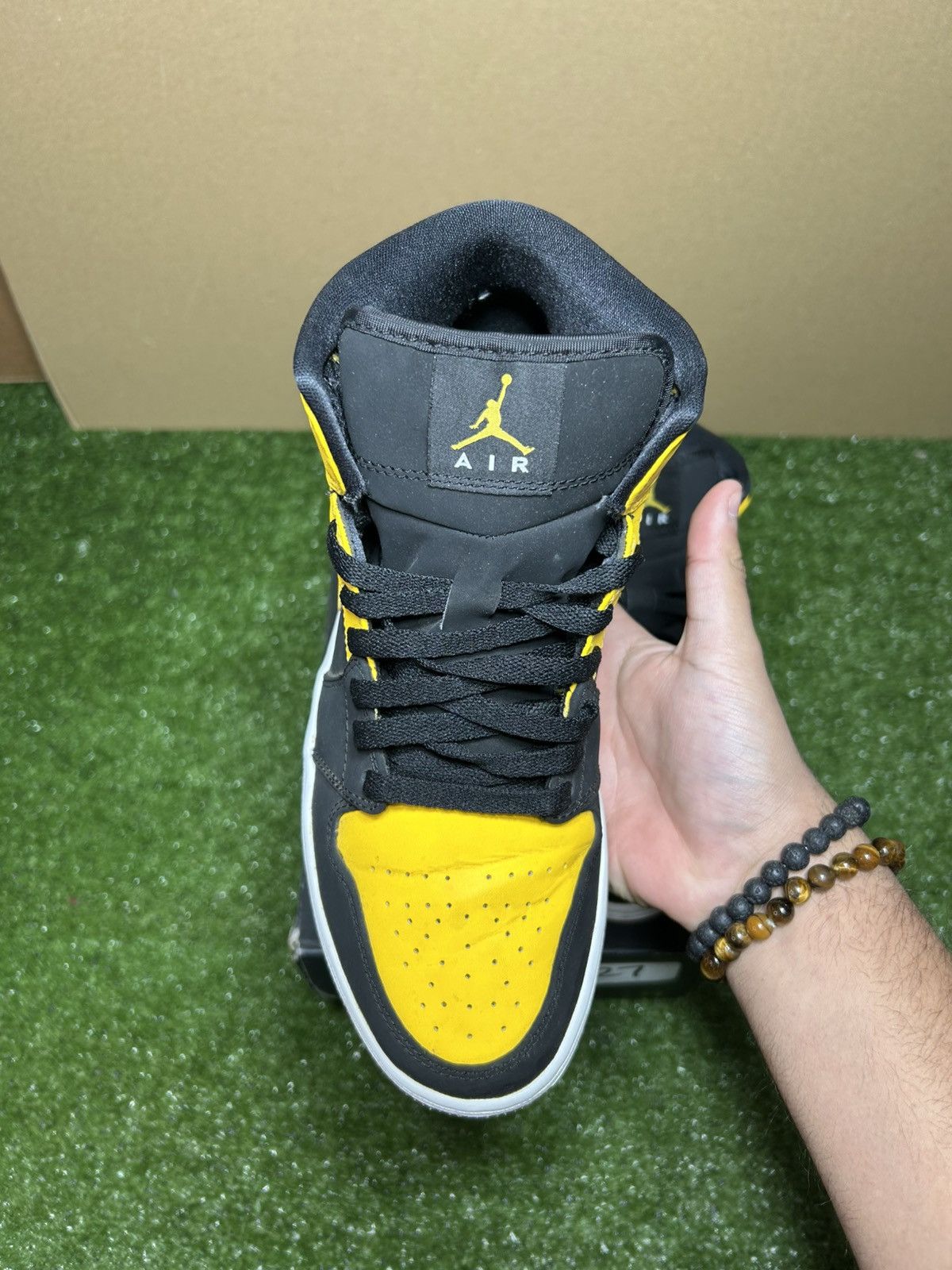 Jordan Brand Jordan 1 Mid New Love 2017 Size US 8.5 / EU 41-42 - 7 Thumbnail