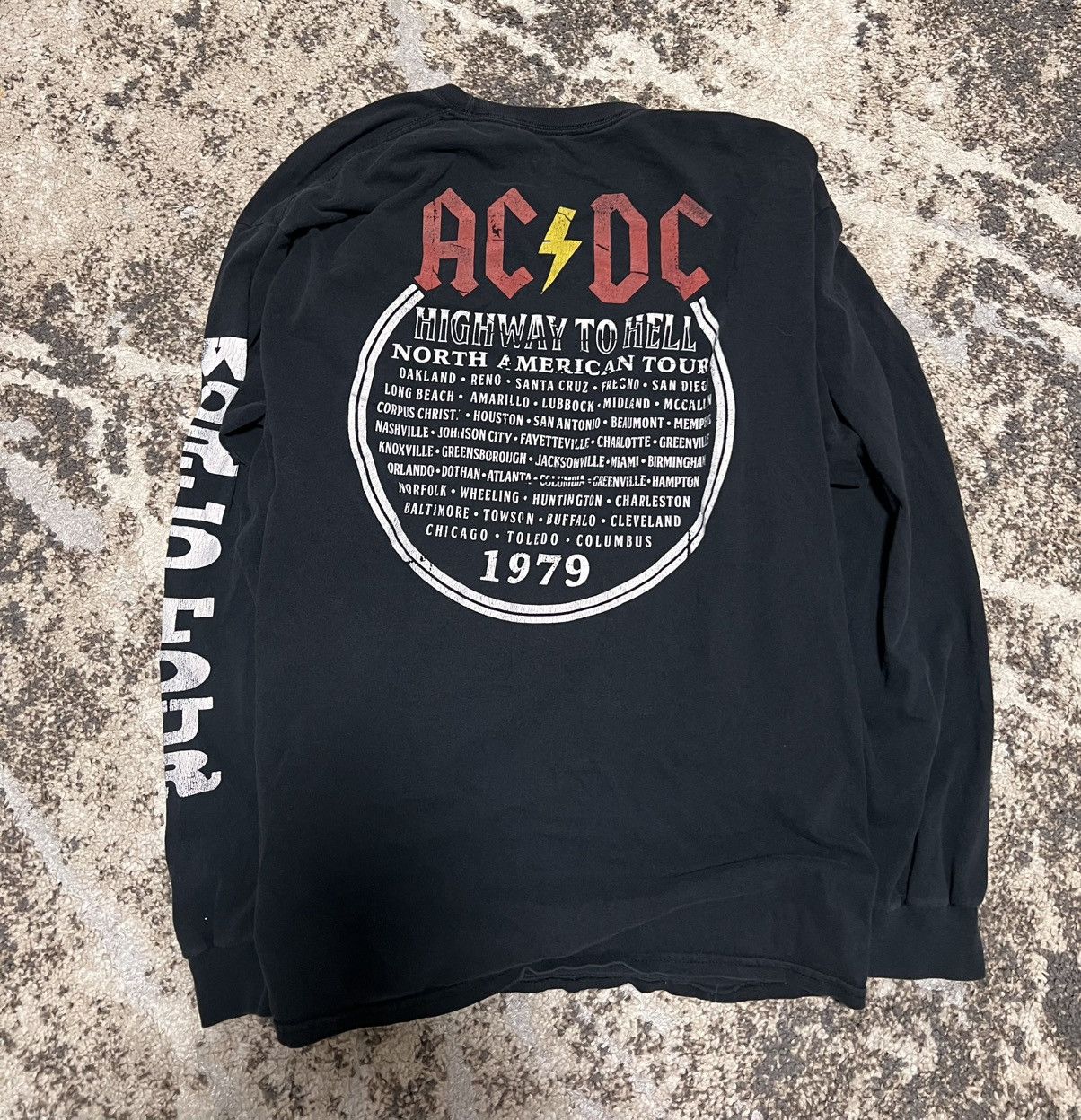AC/DC × Band Tees Ac/dc world tour long sleeve band tee Size US XL / EU 56 / 4 - 1 Thumbnail