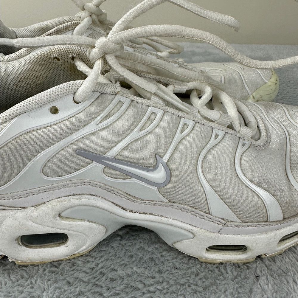 Nike Nike Air Max Plus White Metallic Silver (GS) Kids Size 5.5 Size US 5.5 / EU 38 - 7 Thumbnail