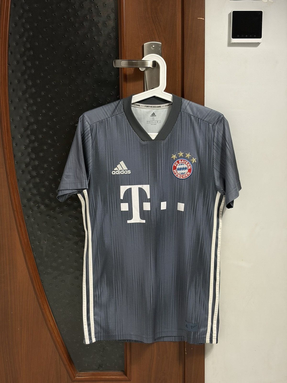 Adidas Adidas Fc Bayern Munich 18/19 Mens Football Jersey Size US S / EU 44-46 / 1 - 1 Thumbnail