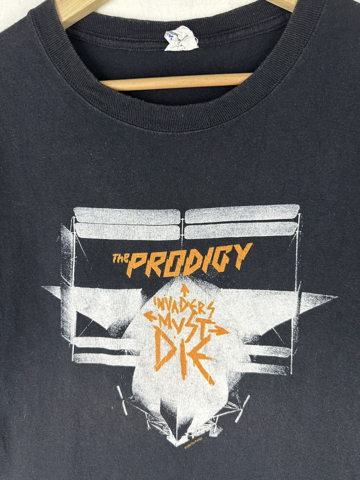 Band Tees Y2K 2009 The Prodigy English Electronic Dance Music Tee Size US M / EU 48-50 / 2 - 2 Thumbnail