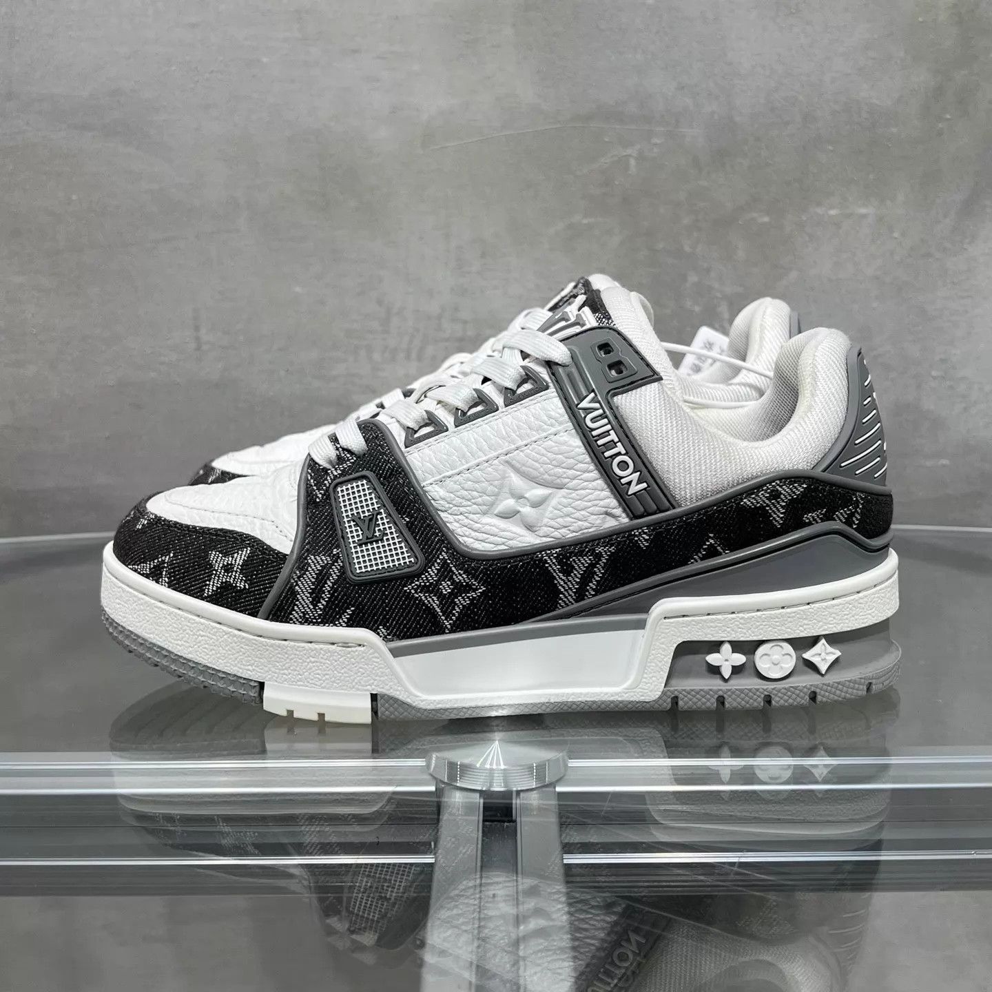 Louis Vuitton LV Trainer Gray & White Denim UK1.5 (35.5) Size US 5 / IT 35 - 3 Thumbnail