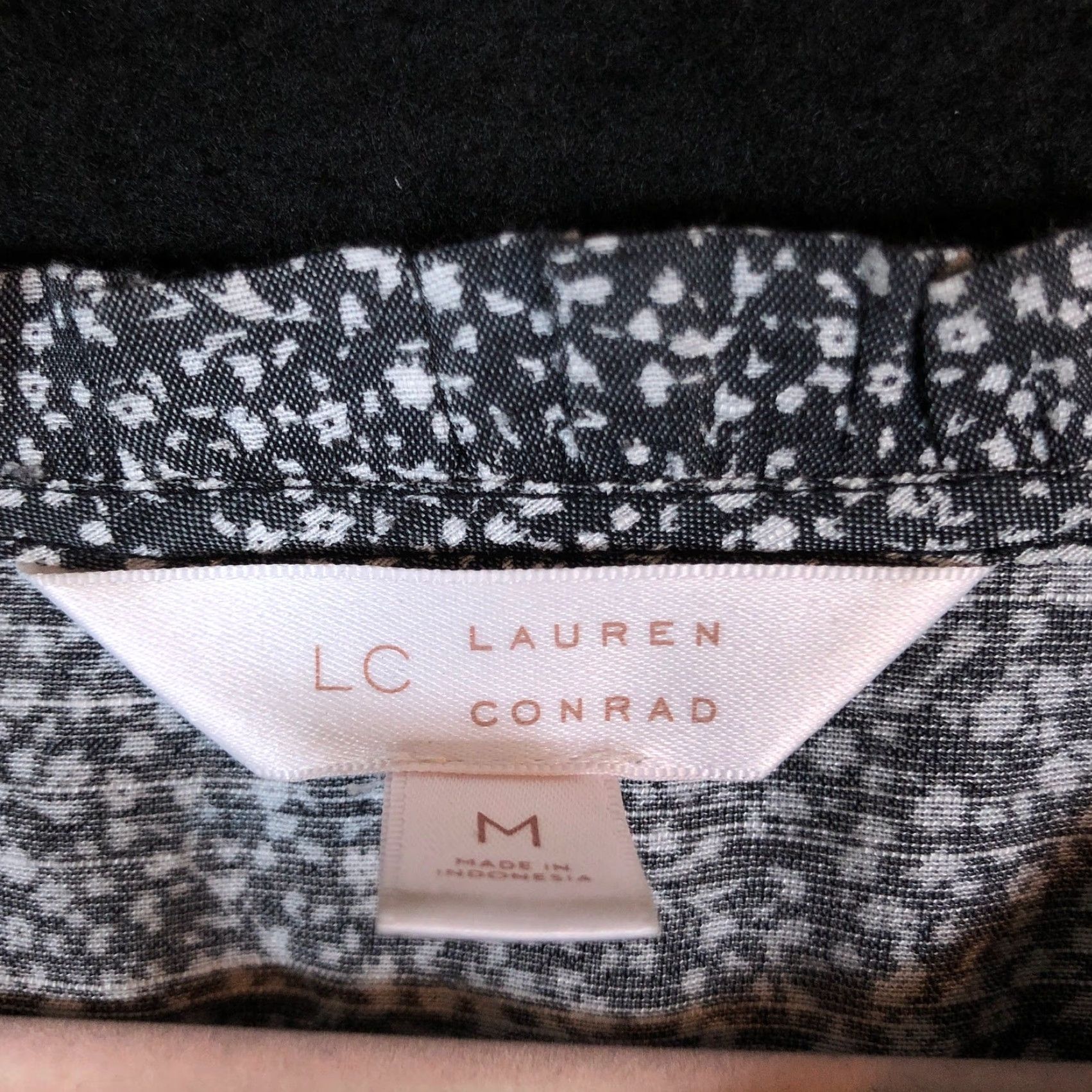 Lauren Conrad LC Lauren Conrad Blouse Gray White Spotted Button Down Long Sleeve Medium Womens Size M / US 6-8 / IT 42-44 - 6 Thumbnail