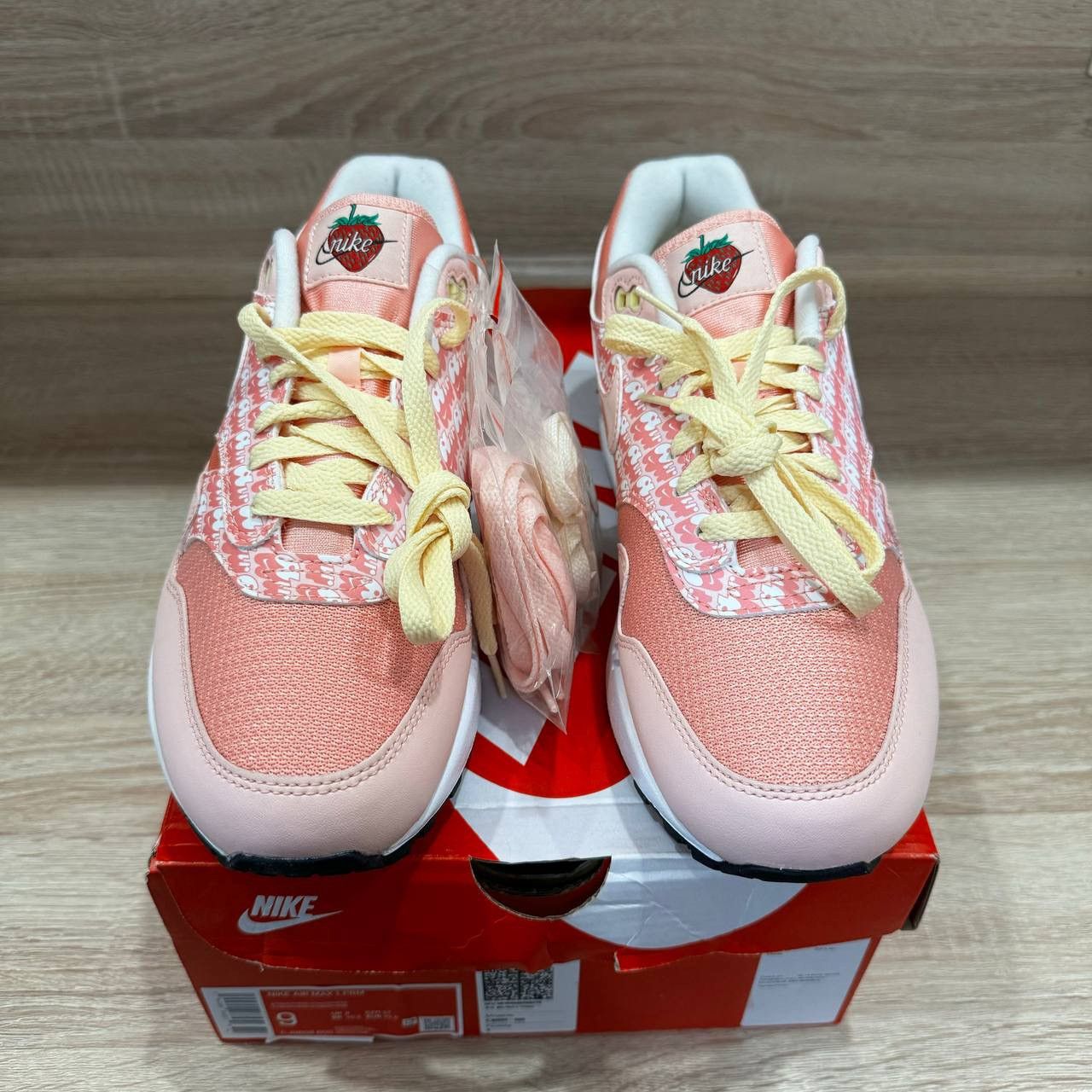 Nike × Strawberry NikeLab Air Max 1 PRM Lemonade ACG Patta Atmos Parra Size US 9 / EU 42 - 5 Thumbnail