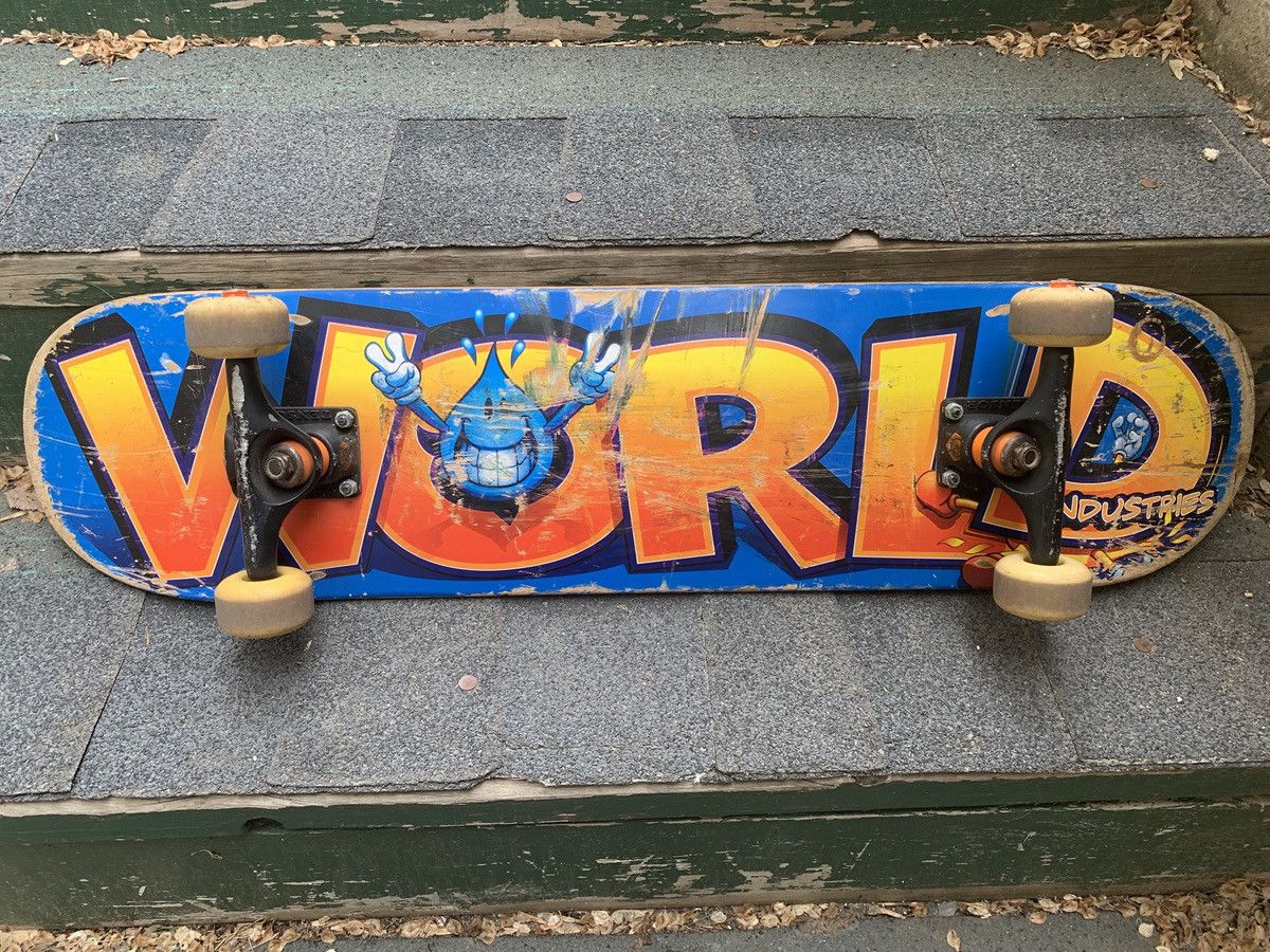 World Industries World Industries board/tensor trucks. Worn. Size ONE SIZE - 3 Thumbnail