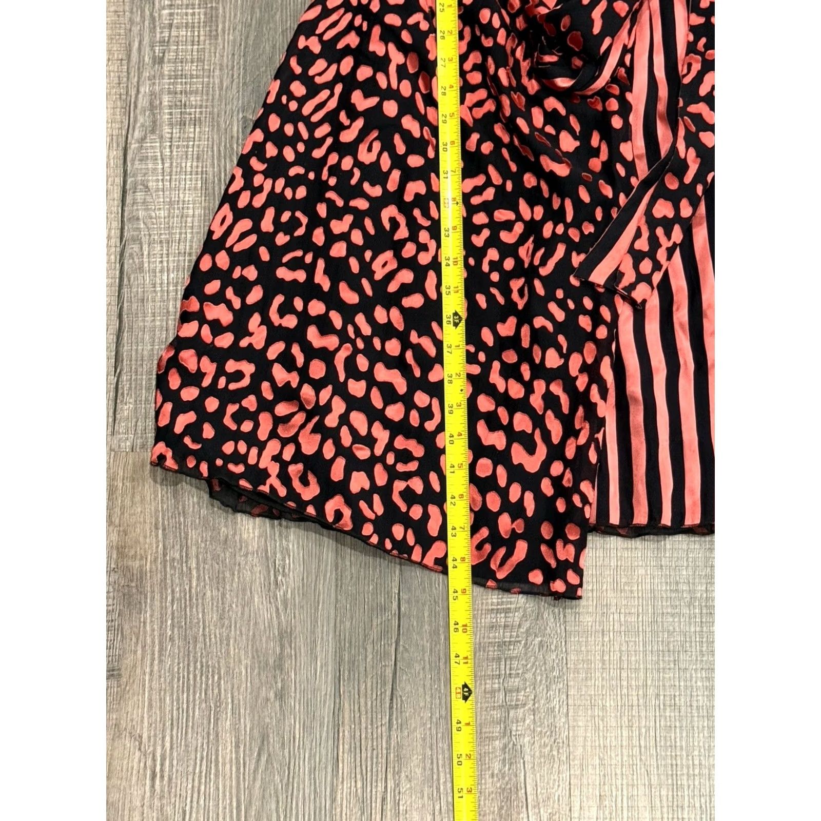 Alice + Olivia Alice + Olivia Abigail Wrap Silk Blend Leopard Rose V-Neck Dress Sz 2 Size XS / US 0-2 / IT 36-38 - 4 Thumbnail