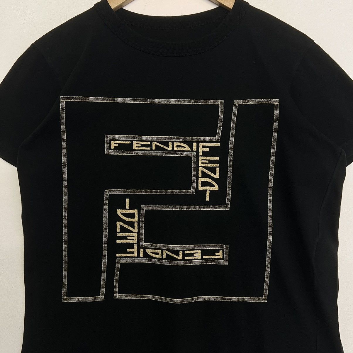 Fendi FENDI SPELLOUT EMBRIODERY TSHIRT Size US M / EU 48-50 / 2 - 2 Thumbnail