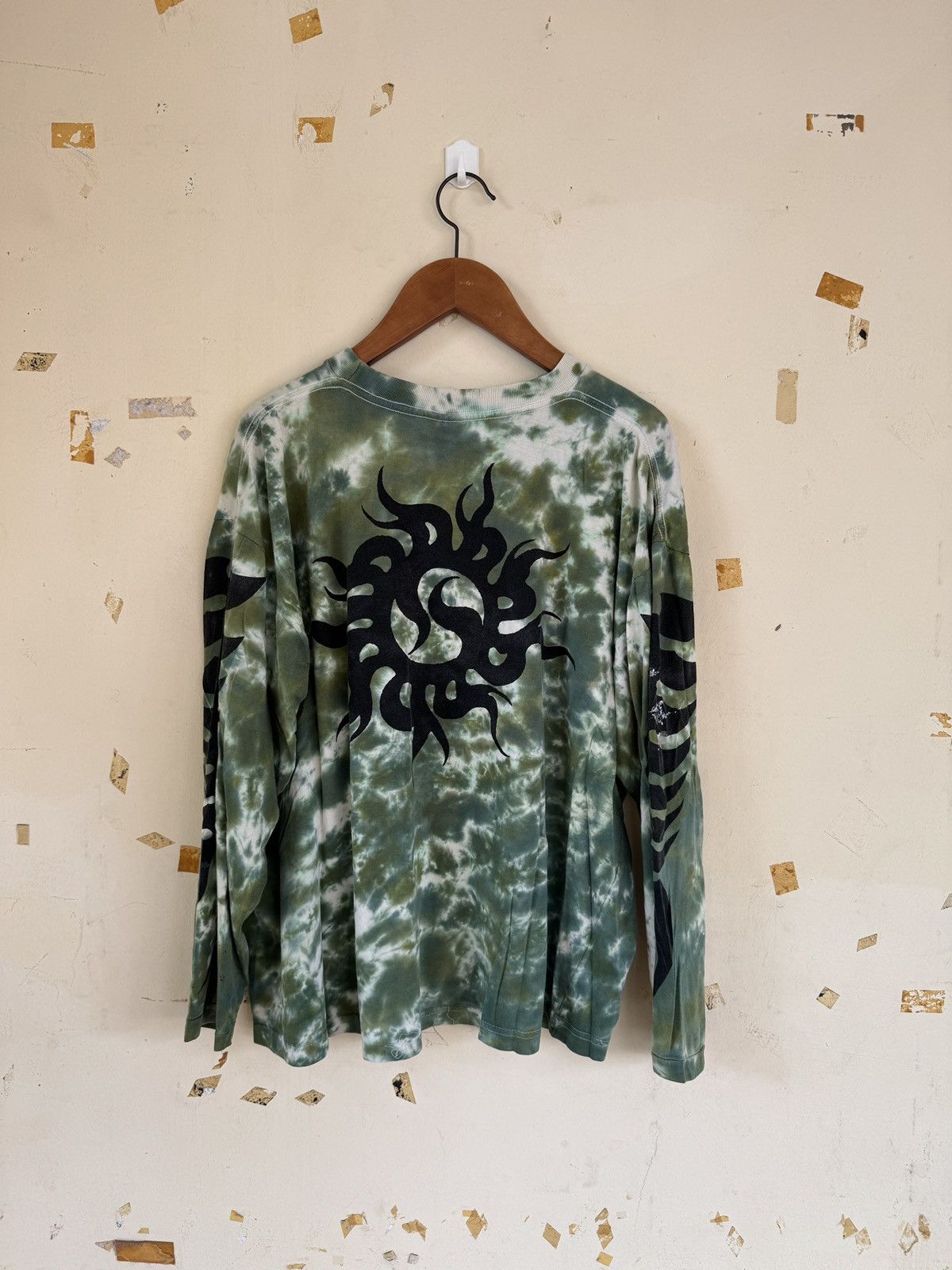 Band Tees × Vintage *RARE* VINTAGE 90s Y2K TRIBAL SPIRAL TIE DYE T-SHIRT METAL Size US XL / EU 56 / 4 - 2 Thumbnail