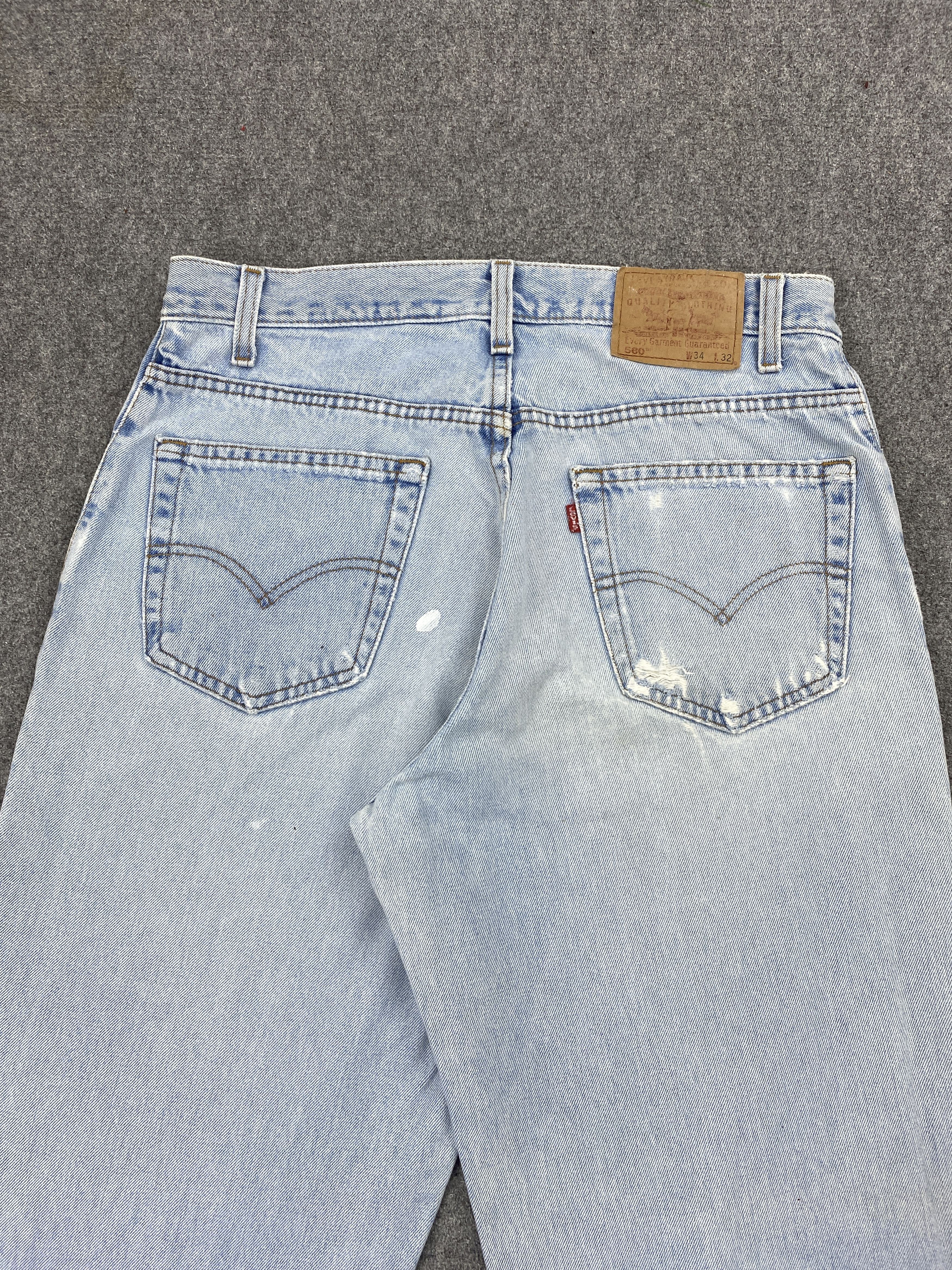 Levi's × Vintage Distressed Vintage 90s Levis 560 Light Wash Jeans DP2323 Size US 33 - 4 Thumbnail