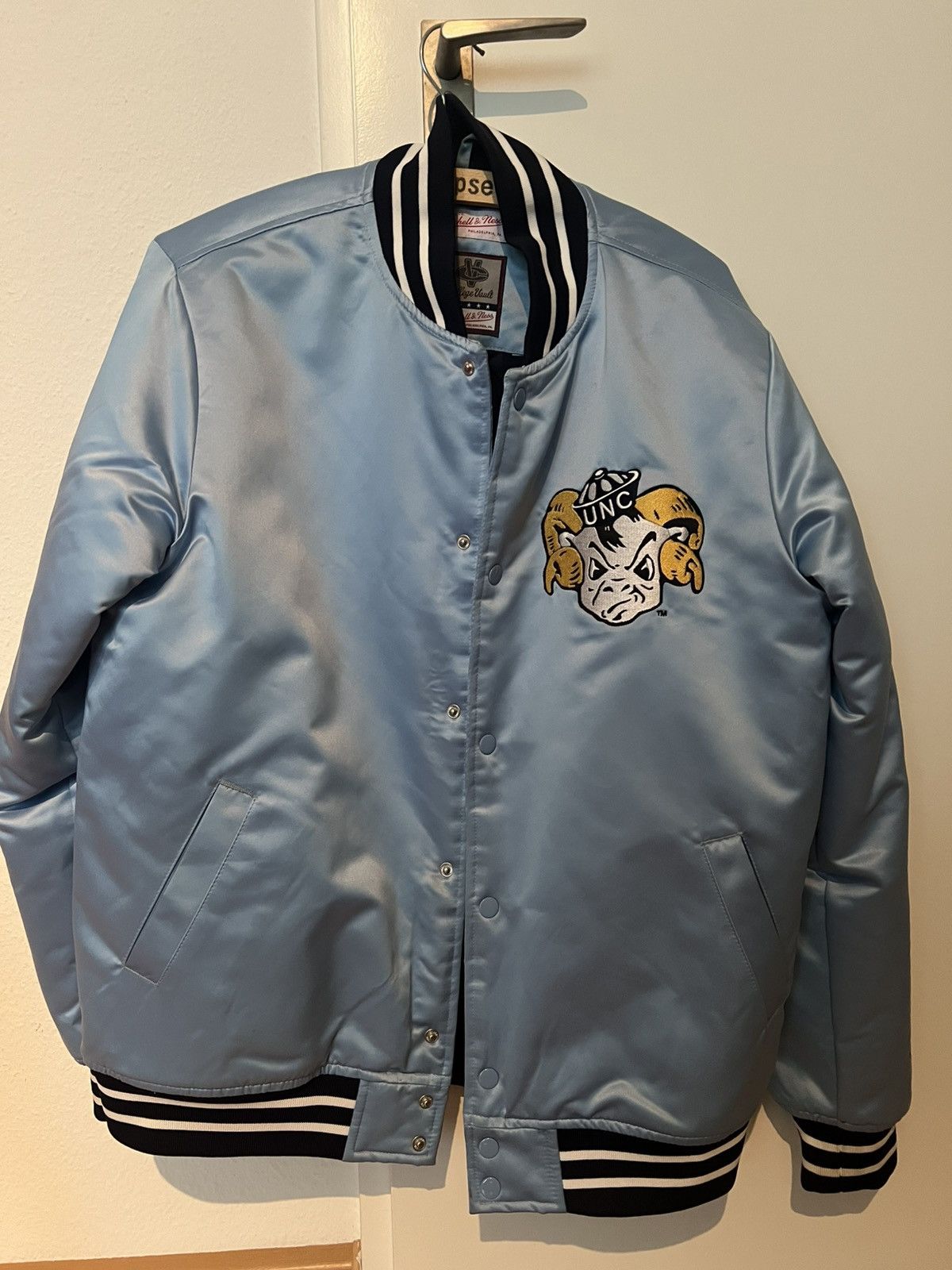 Mitchell & Ness Vintage Baby Blue UNC College Bomber Size US L / EU 52-54 / 3 - 1 Thumbnail