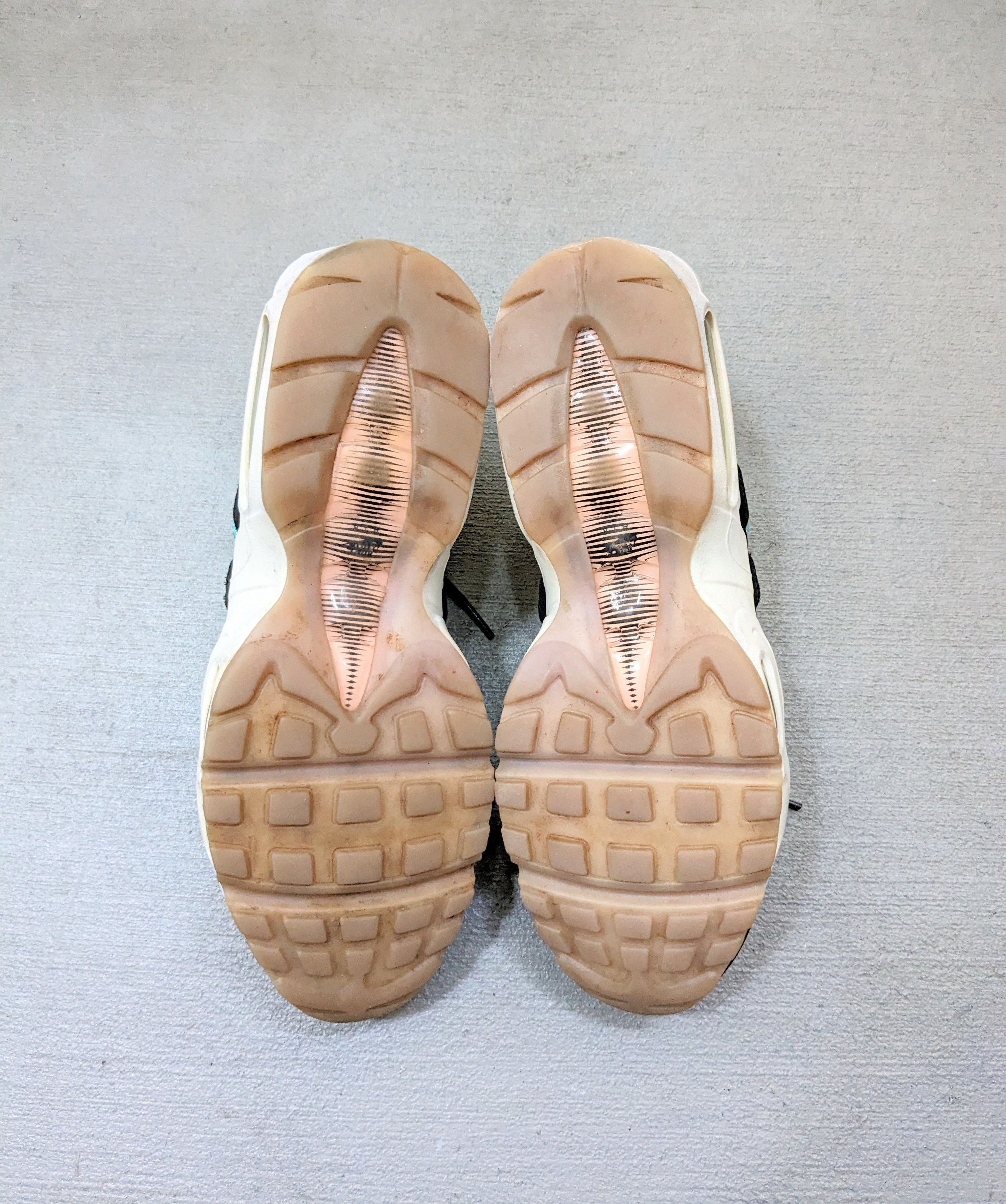 Nike Nike Air Max 95 Have a Nike Day Size 11.5 Suede BQ9131-001 Size US 11.5 / EU 44-45 - 17 Thumbnail