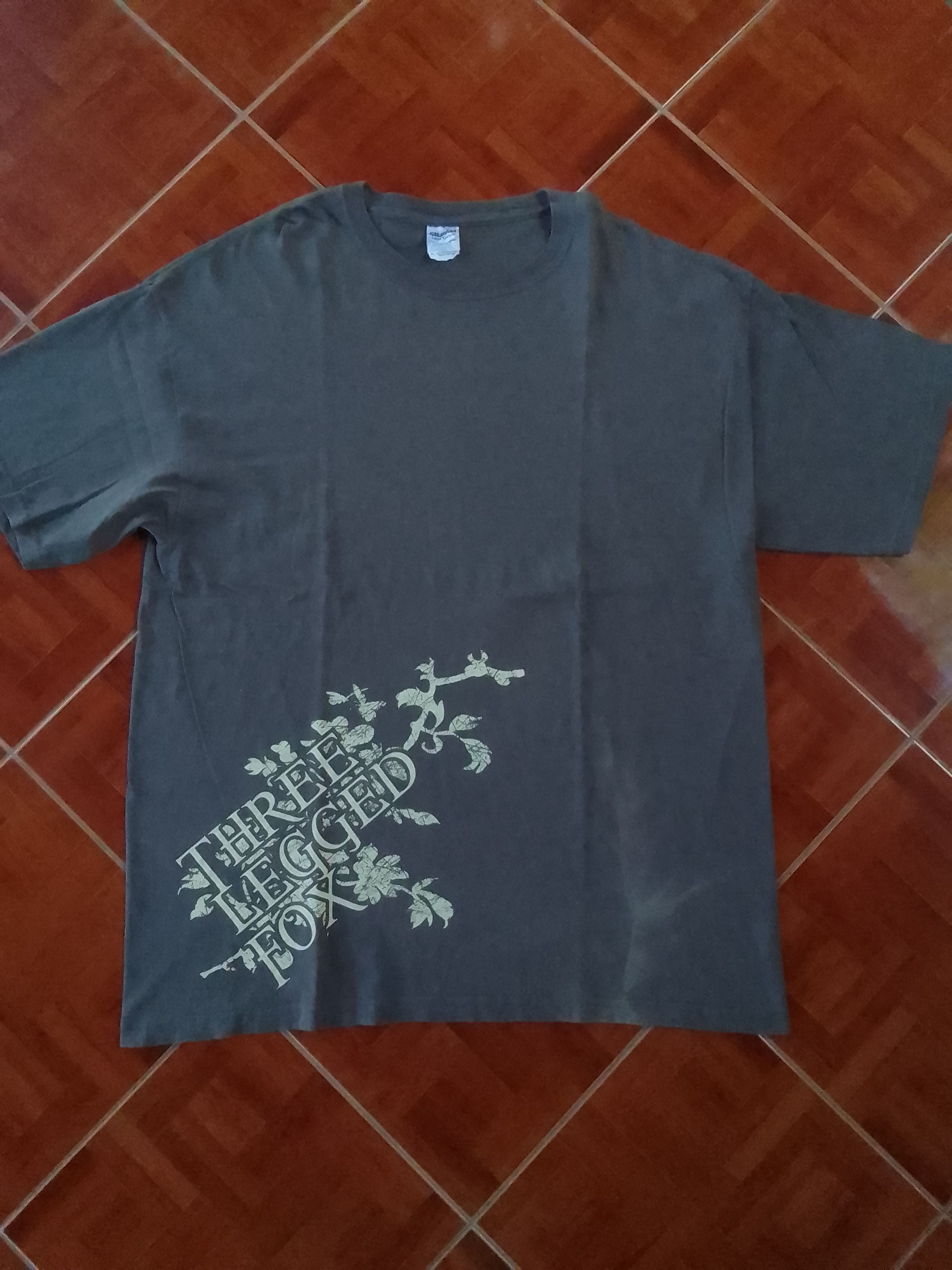 Band Tees × Gildan Three Legged Fox Band Tshirt Size US XL / EU 56 / 4 - 1 Thumbnail