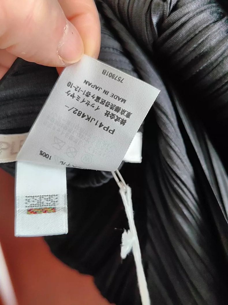 Issey Miyake Issey Miyake size:one size Black pleated kelp vest Size S / US 4 / IT 40 - 6 Thumbnail