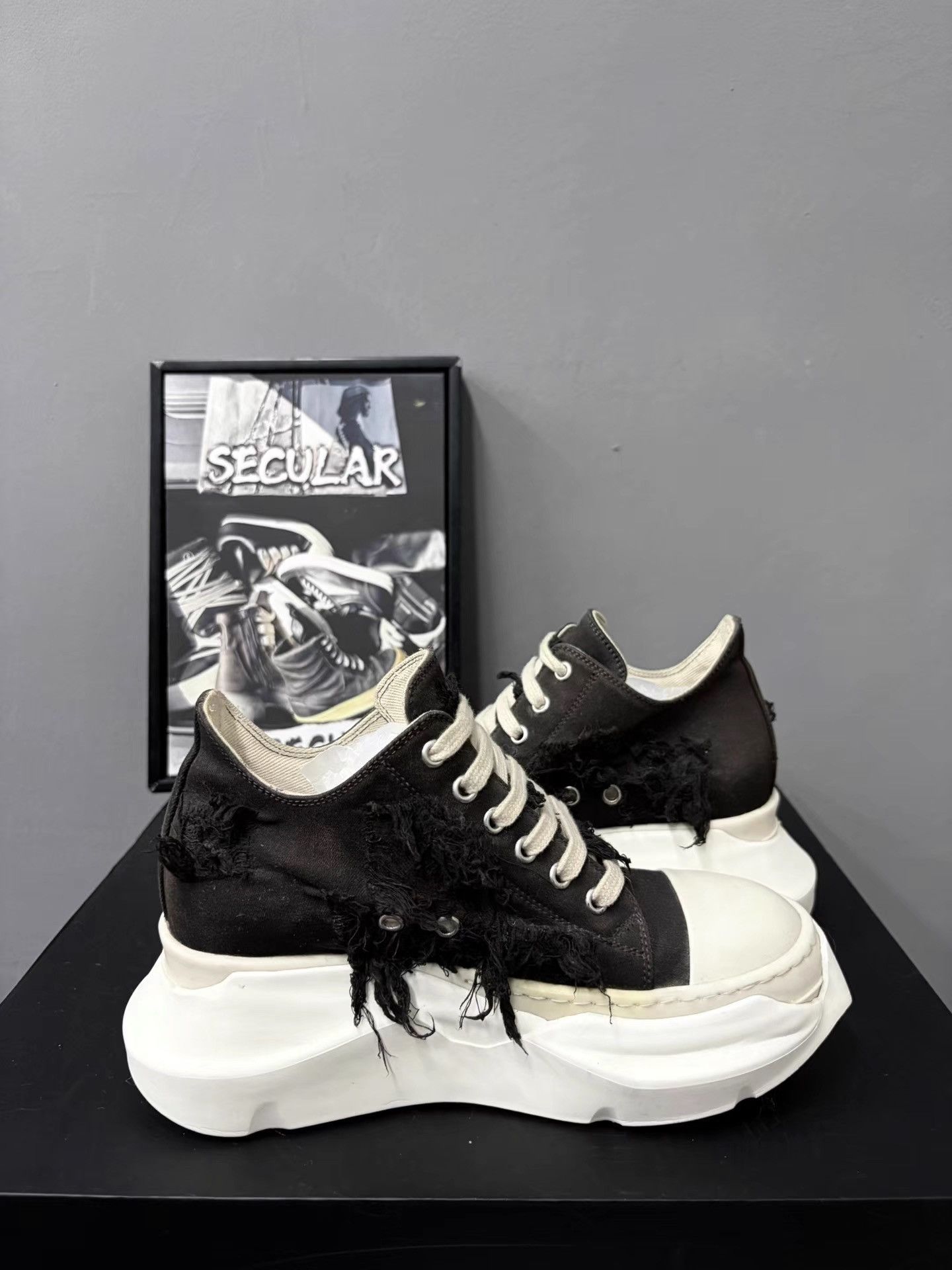 Rick Owens Rick Owens Two-Tone Beat-Up Low-Top Ramones K34 Size US 6 / IT 36 - 6 Thumbnail