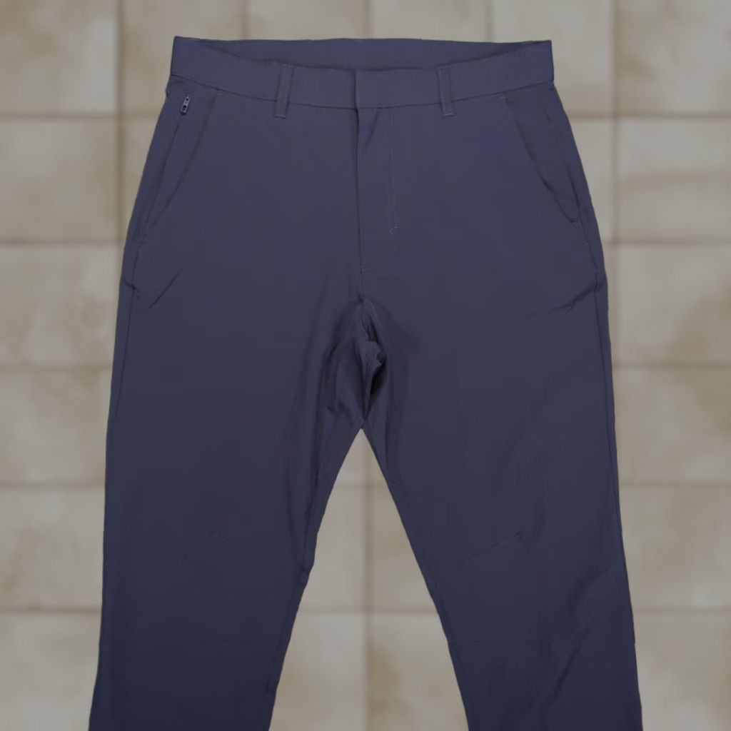 Fabletics Fabletics Pants Men 30x32 Chino Blue 5-Pocket Stretch Flat Front NWT Regular Size 30 Inseam 32 Size US 30 / EU 46 - 1 Thumbnail