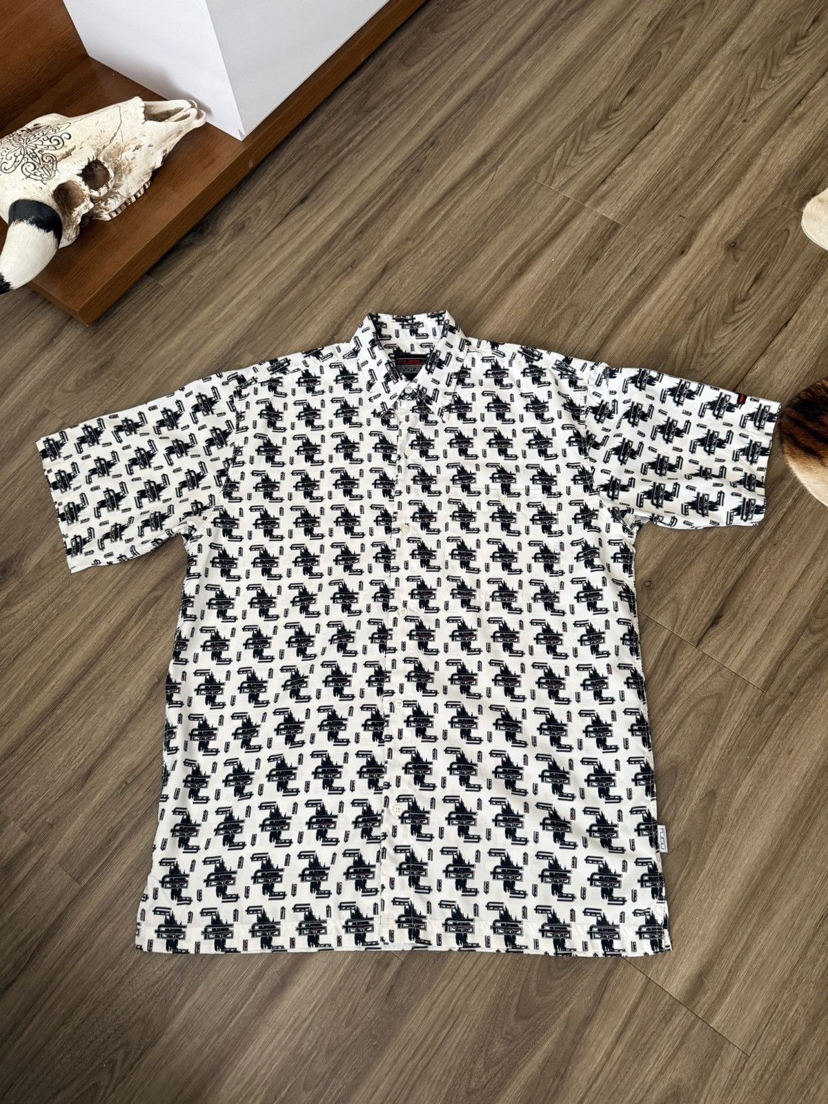 Fubu Vintage Fubu Logo All Over Print Button Up Shirt Large Size US L / EU 52-54 / 3 - 1 Thumbnail