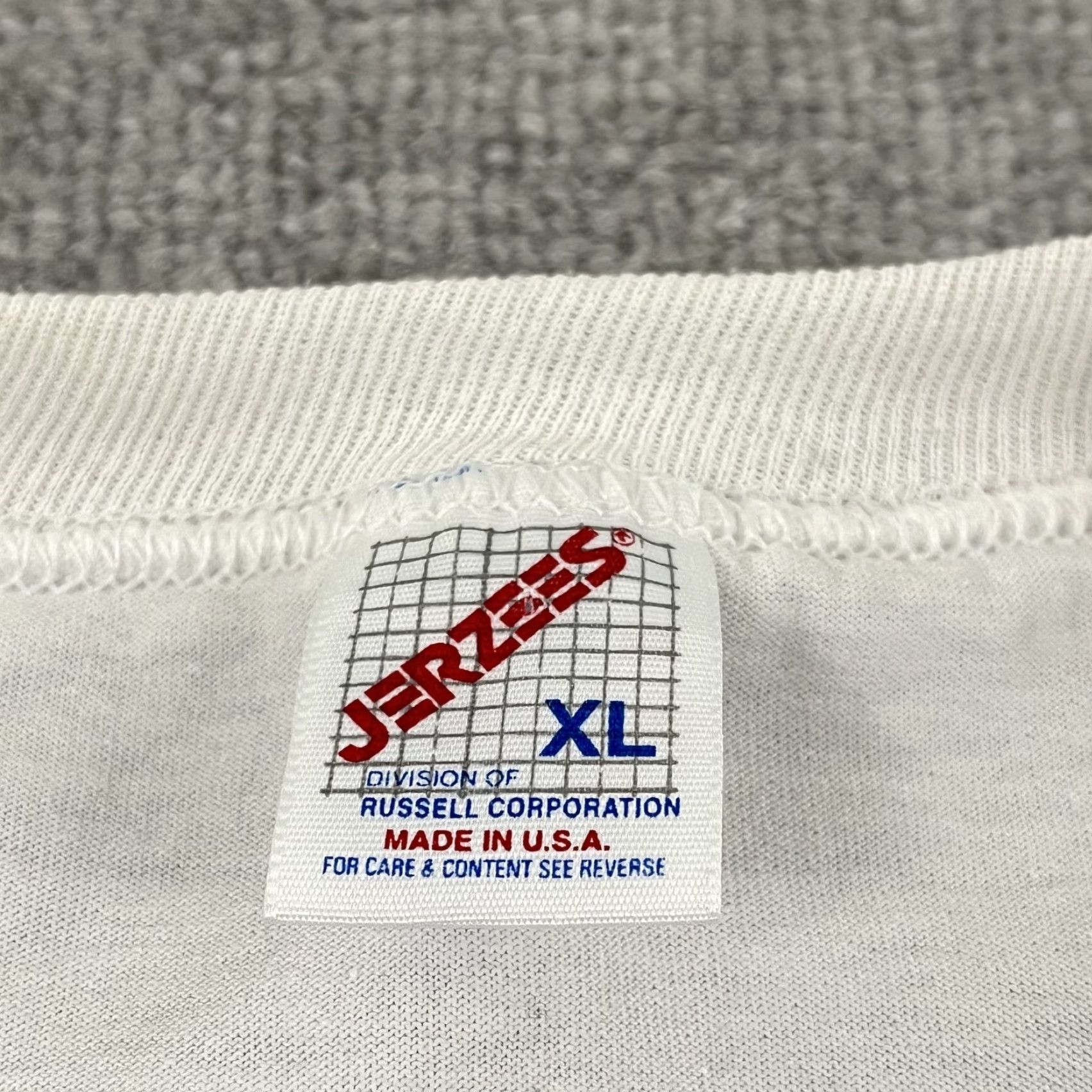 Jerzees VINTAGE Herr's Shirt Men XL Chipper The Chipmunk Mascot White Graphic Tee 90s Size US XL / EU 56 / 4 - 3 Thumbnail