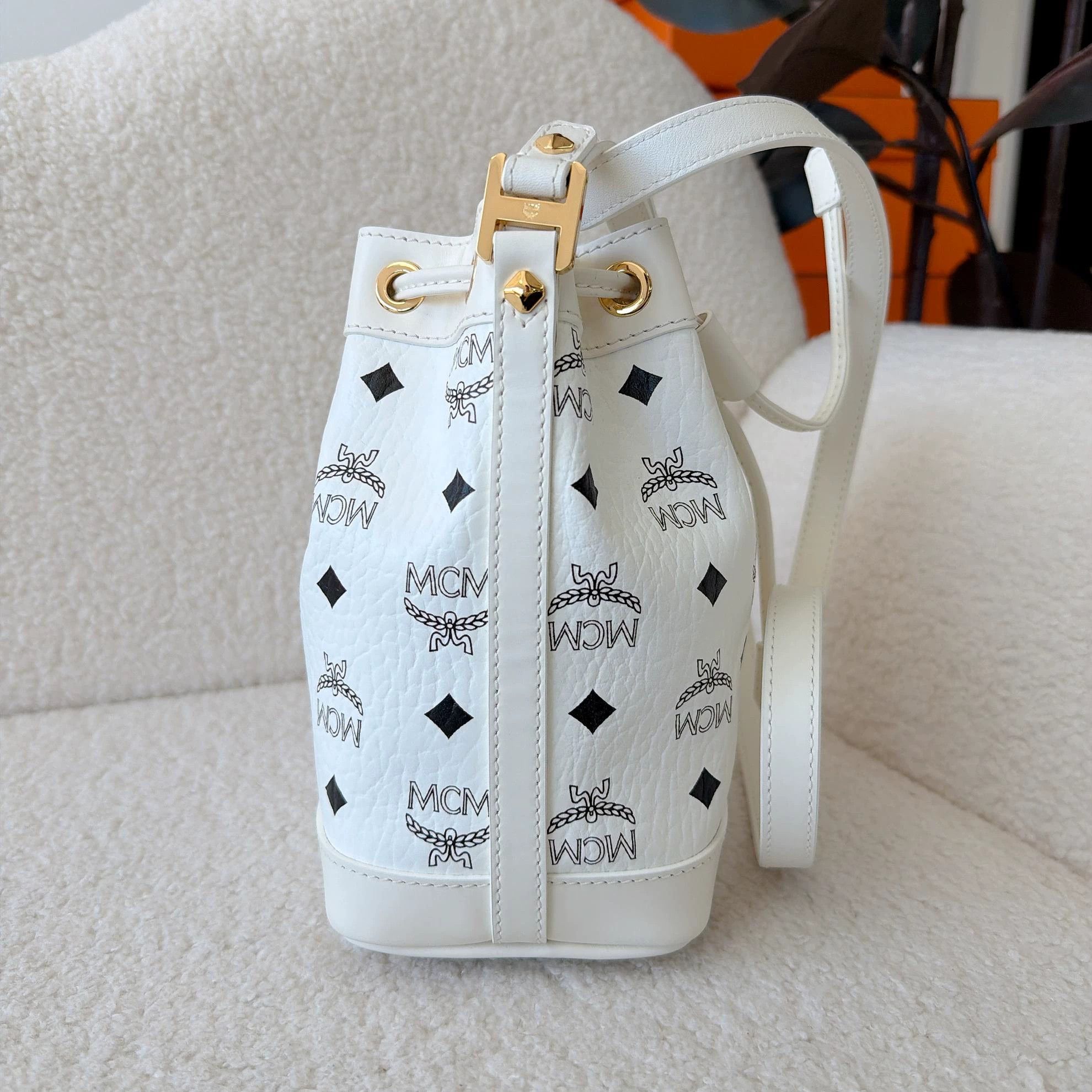 MCM MCM White Drawstring Bucket Bag 5275 16.5x20.5x11 Size ONE SIZE - 4 Thumbnail